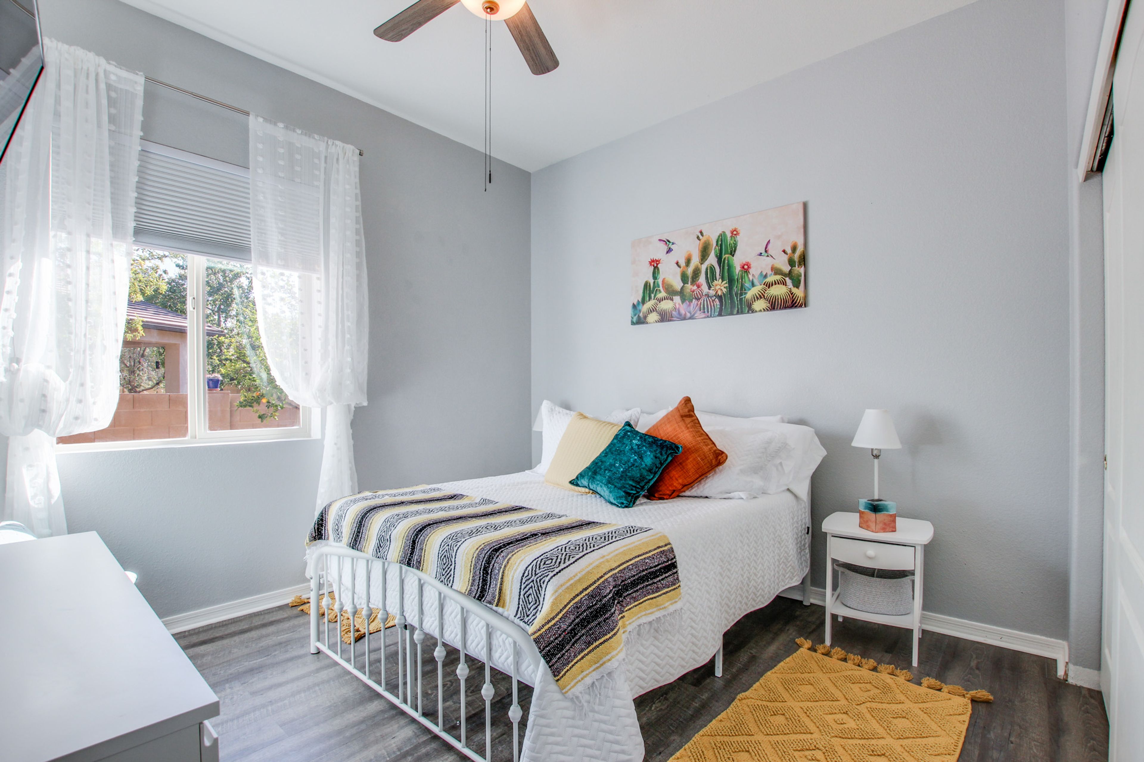 Bedroom | Queen Bed