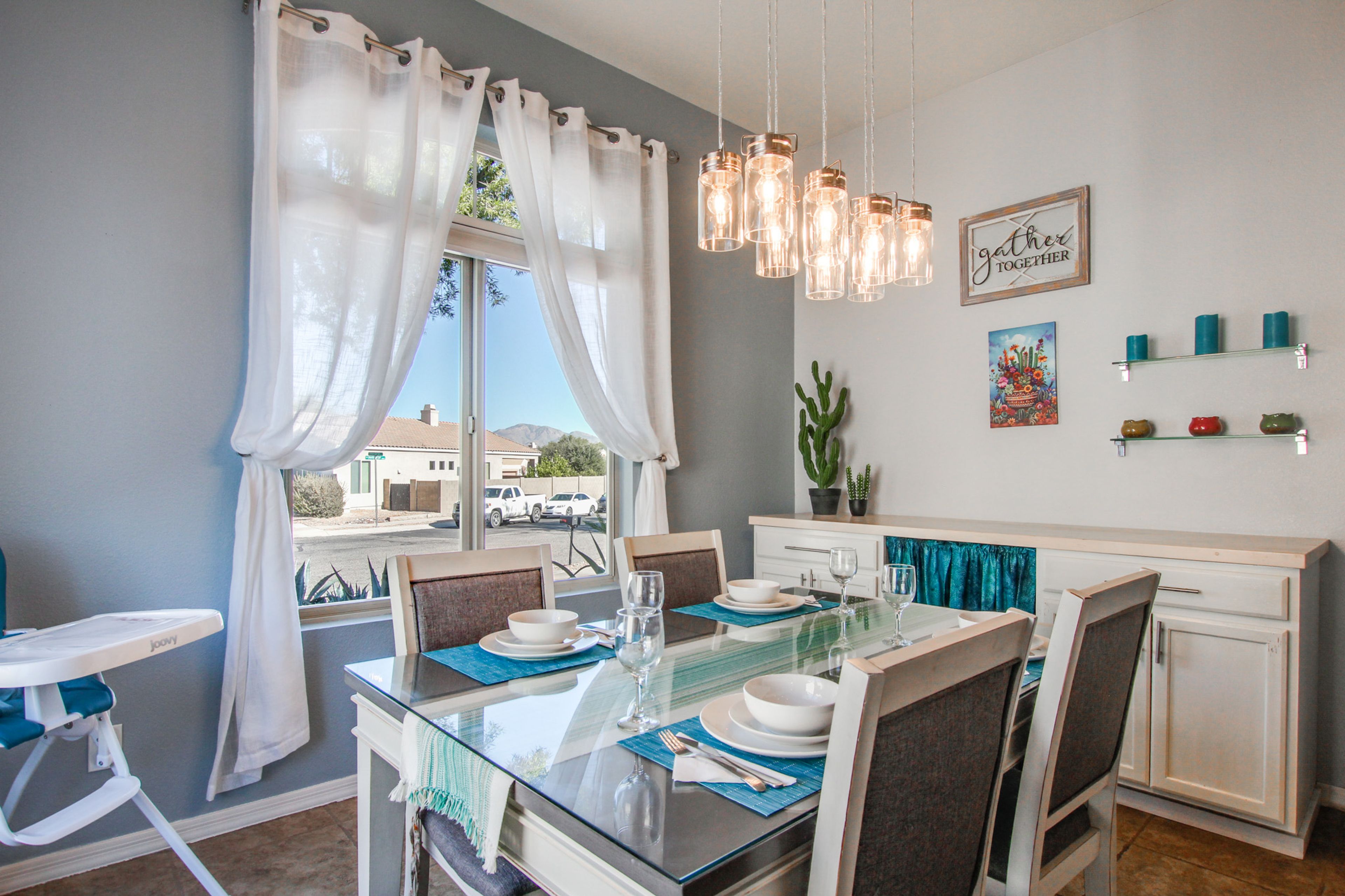 Dining Area | Dishes & Flatware Provided