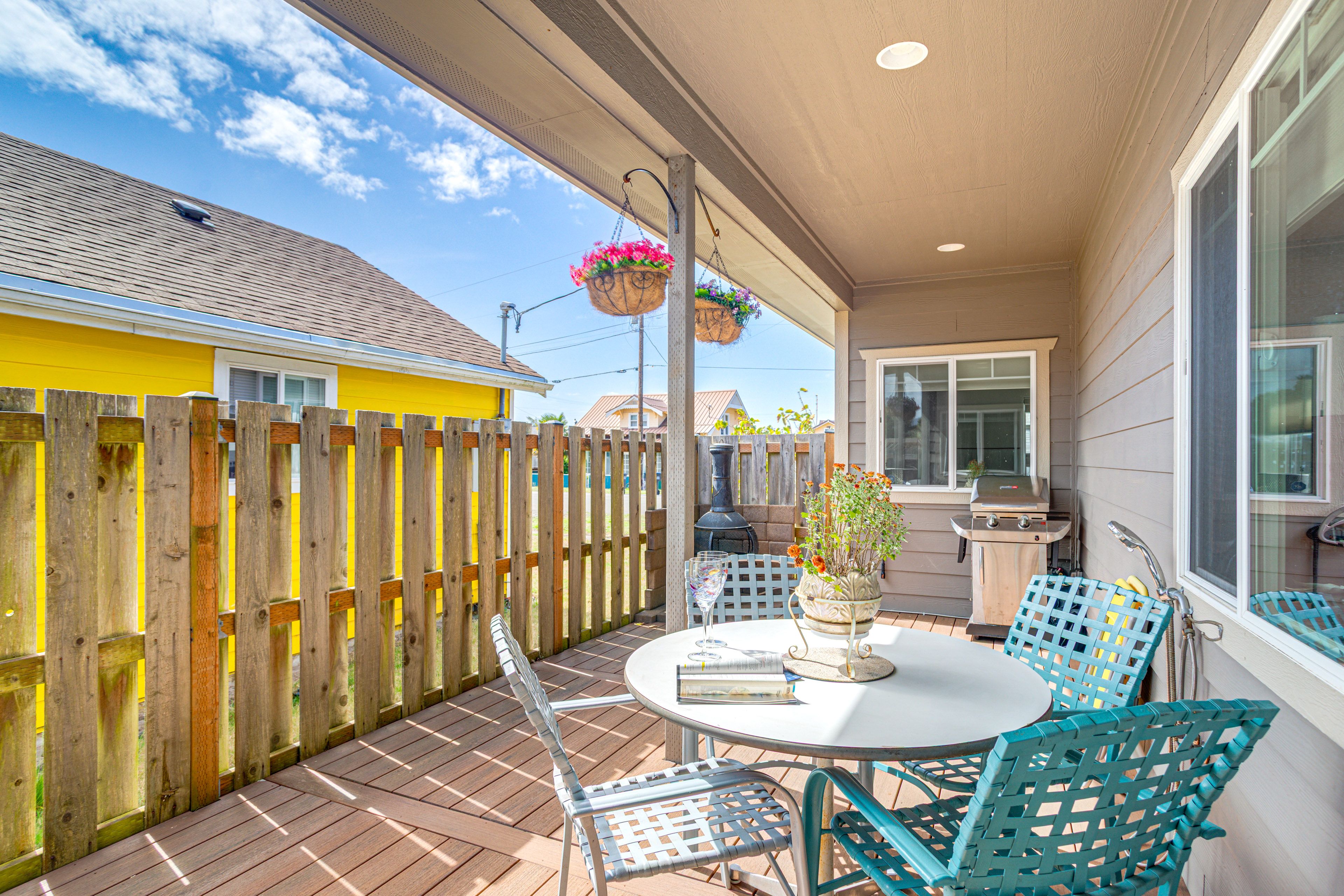 Waldport Vacation Rental | 2BR | 2BA | 1,376 Sq Ft