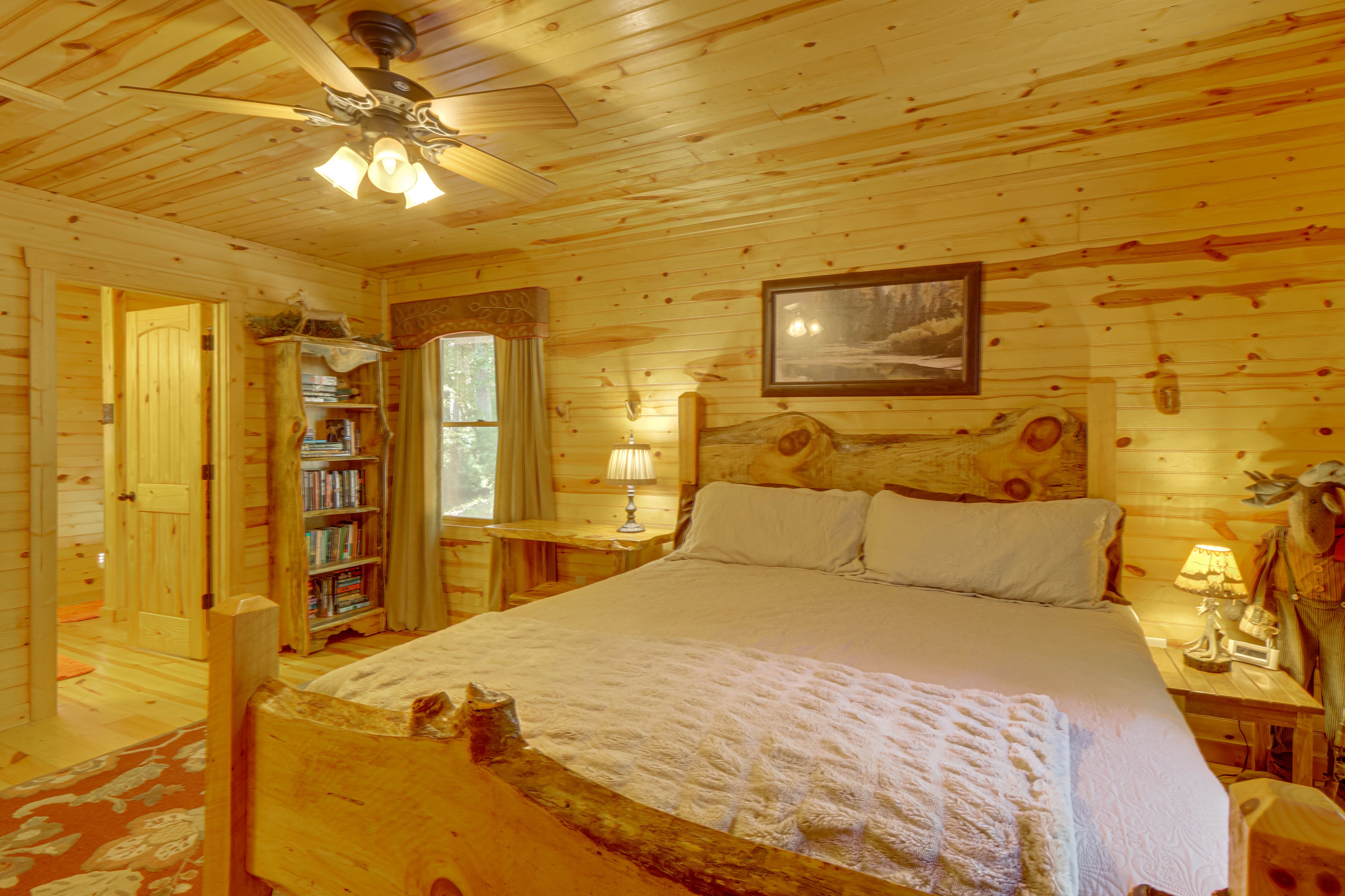 Bedroom | King Bed | Upper Floor