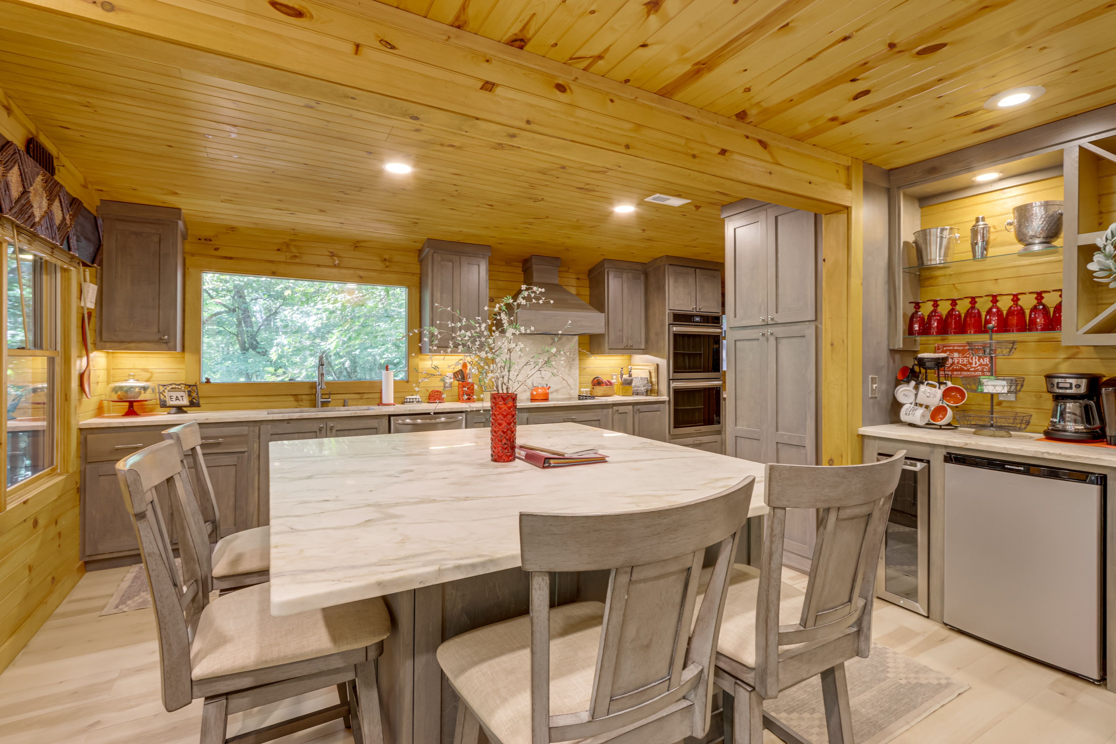 Kitchen | Main Floor