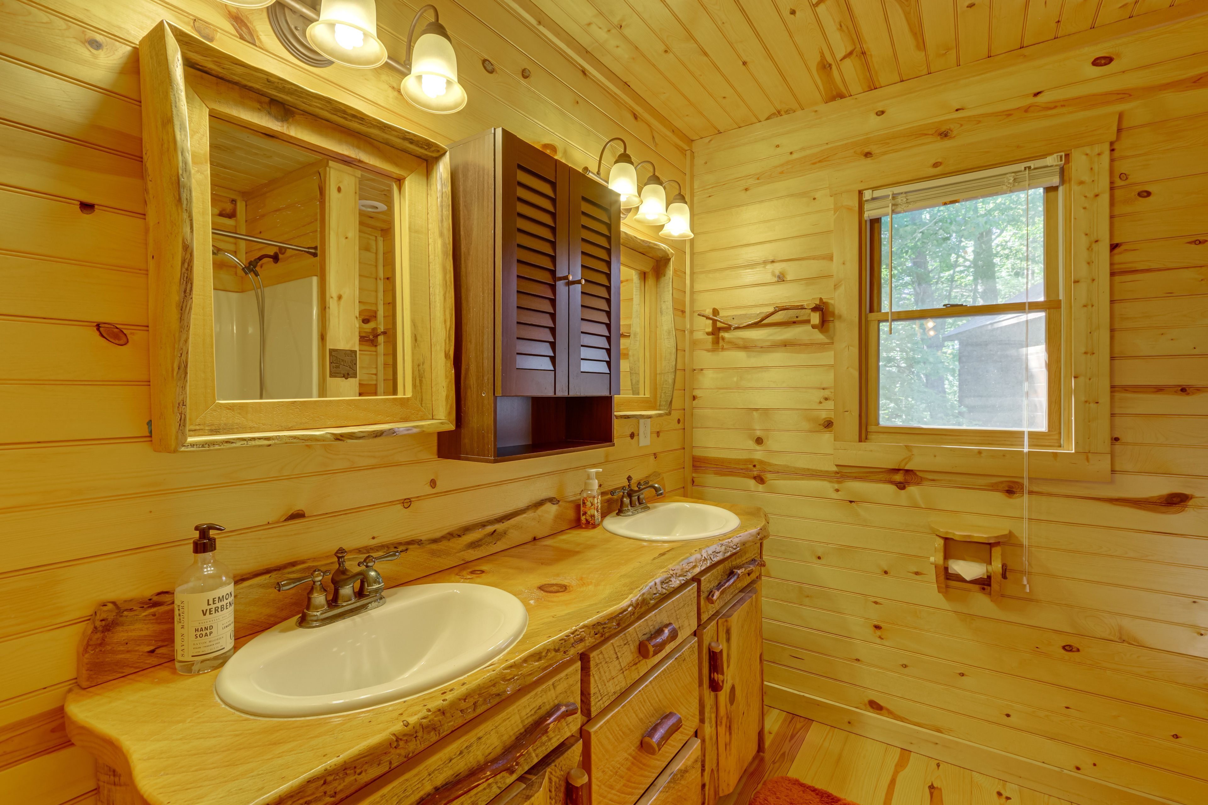 Bathroom | Upper Floor