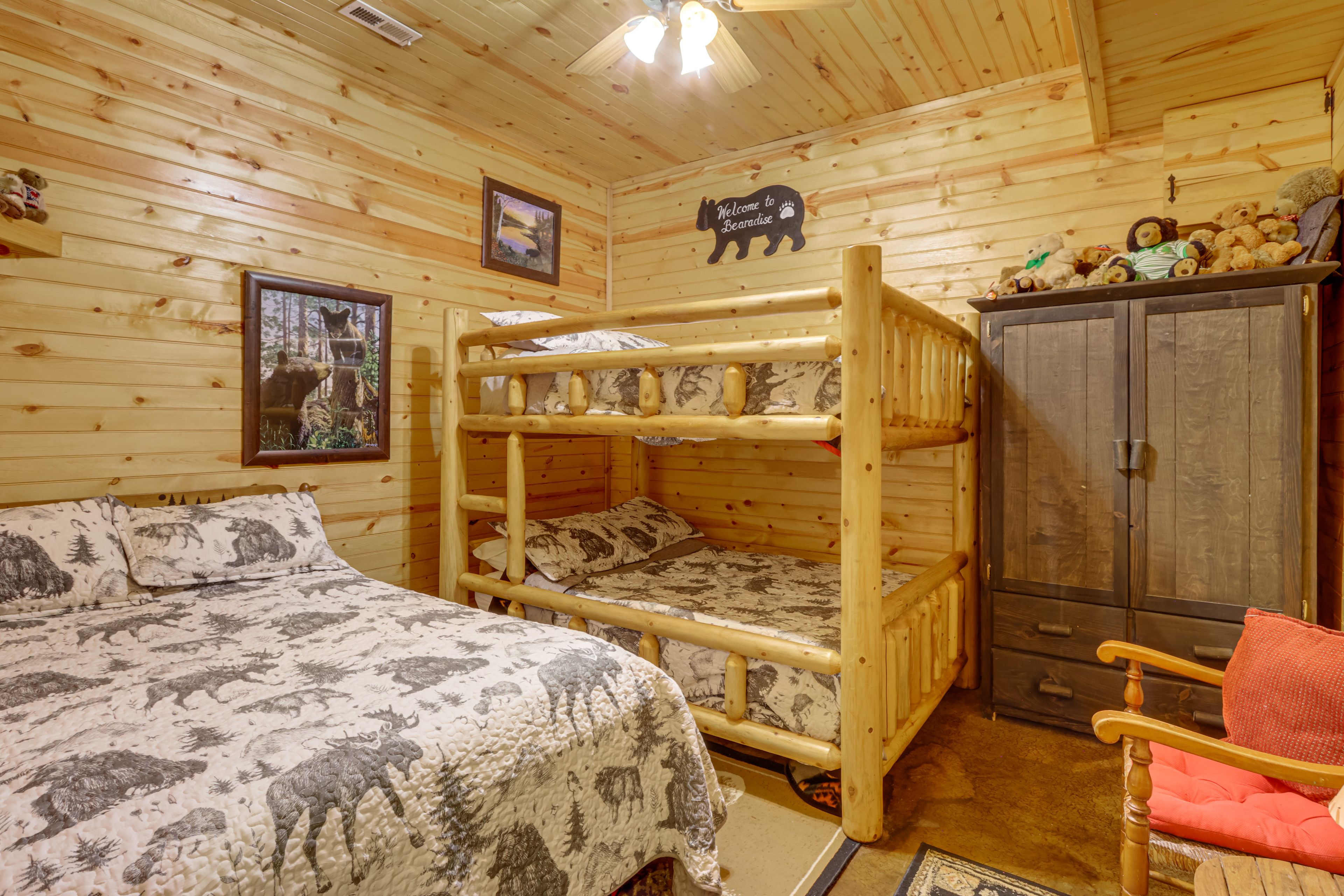 Bedroom | Queen Bed | Full Bunk Bed | Lower Floor