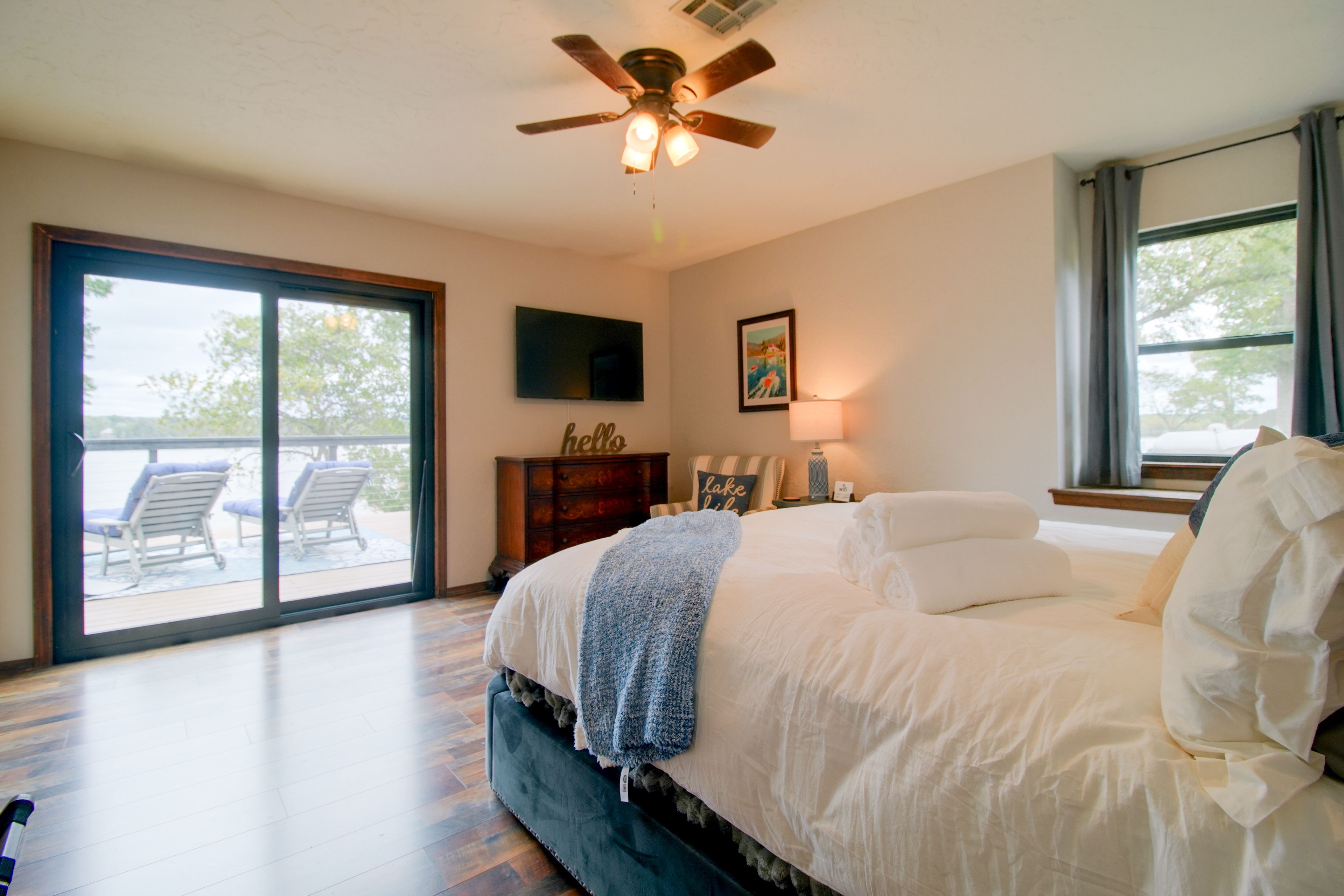 Bedroom 1 | King Bed