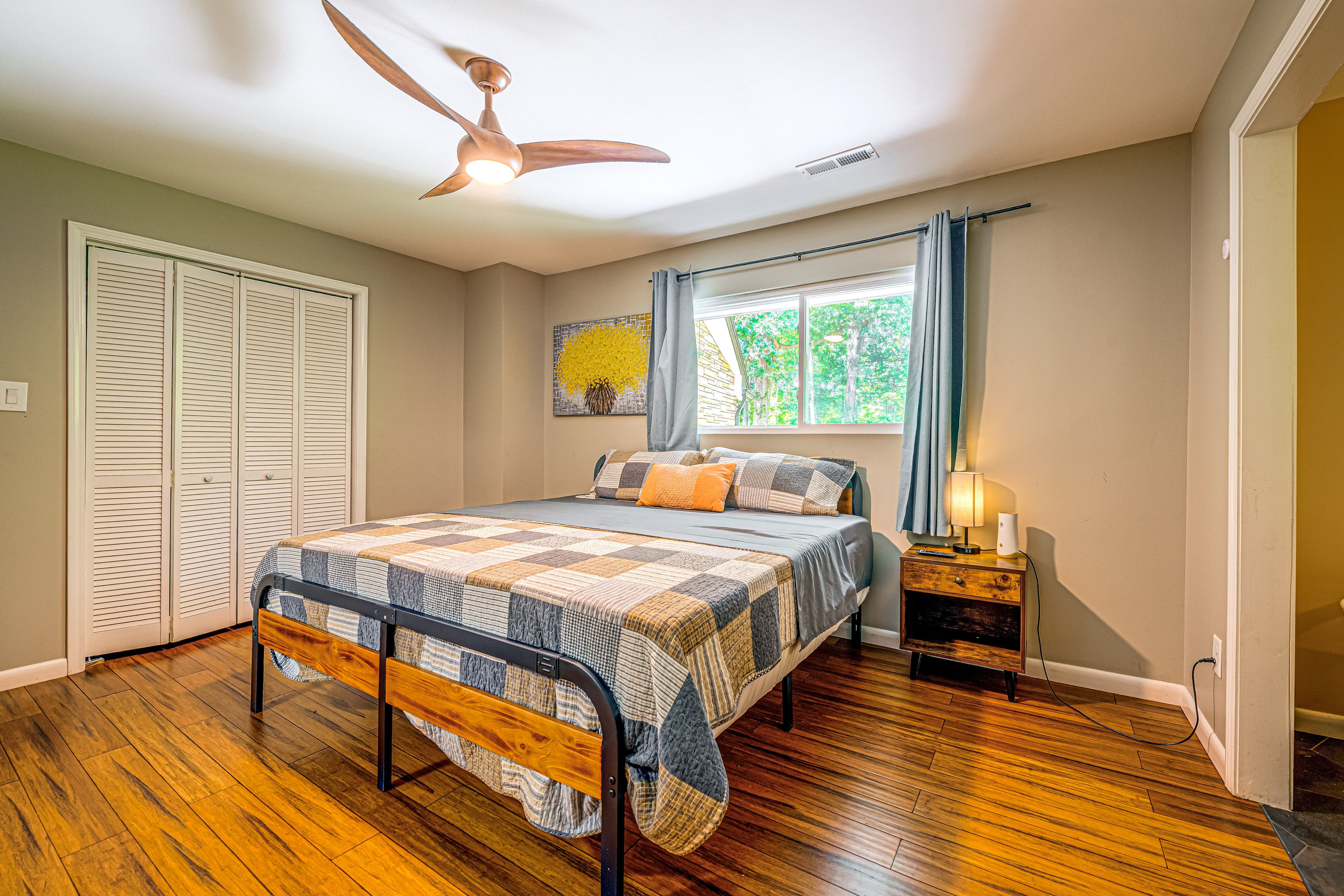 Bedroom 1 | King Bed