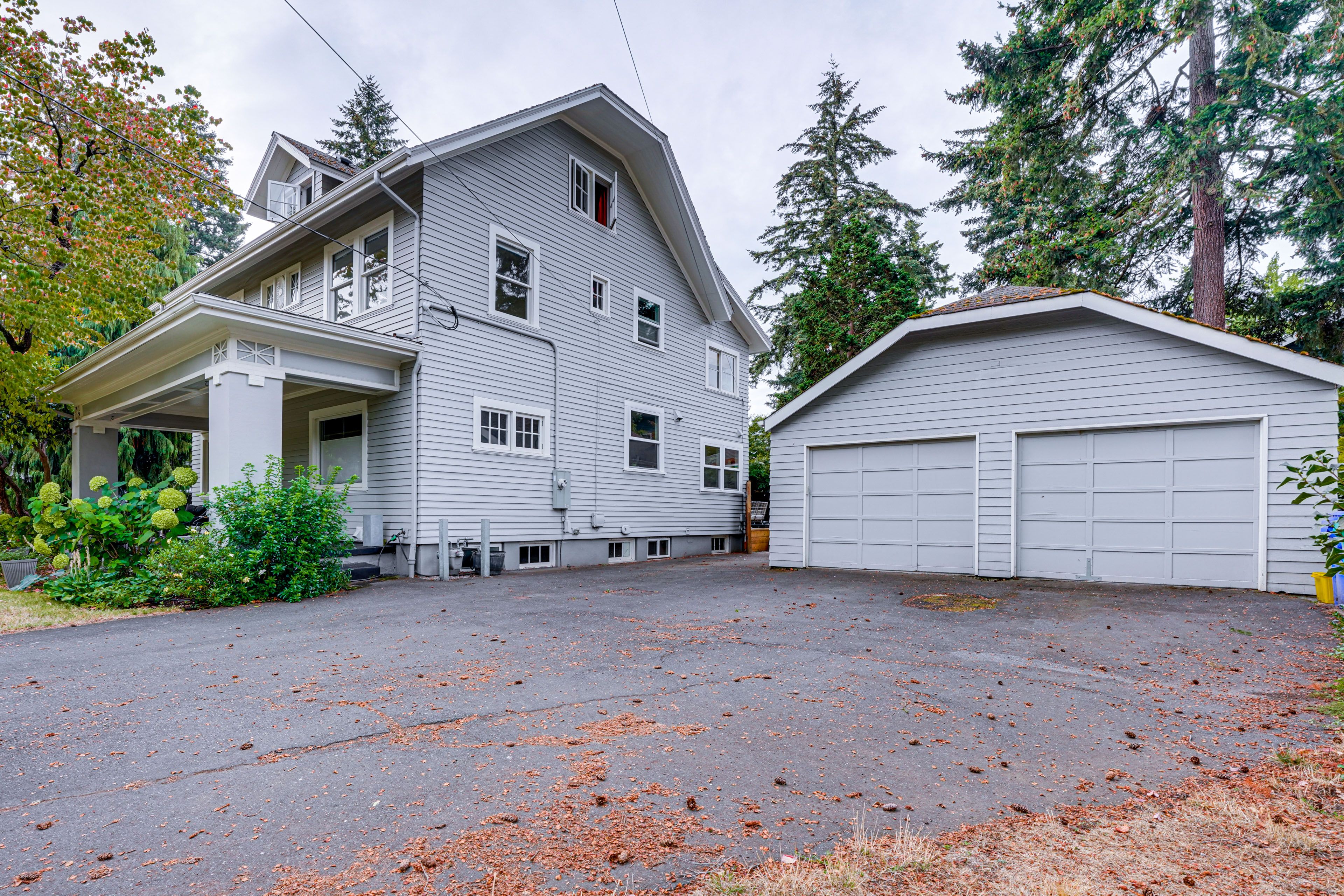Parking | Driveway (3 Vehicles)