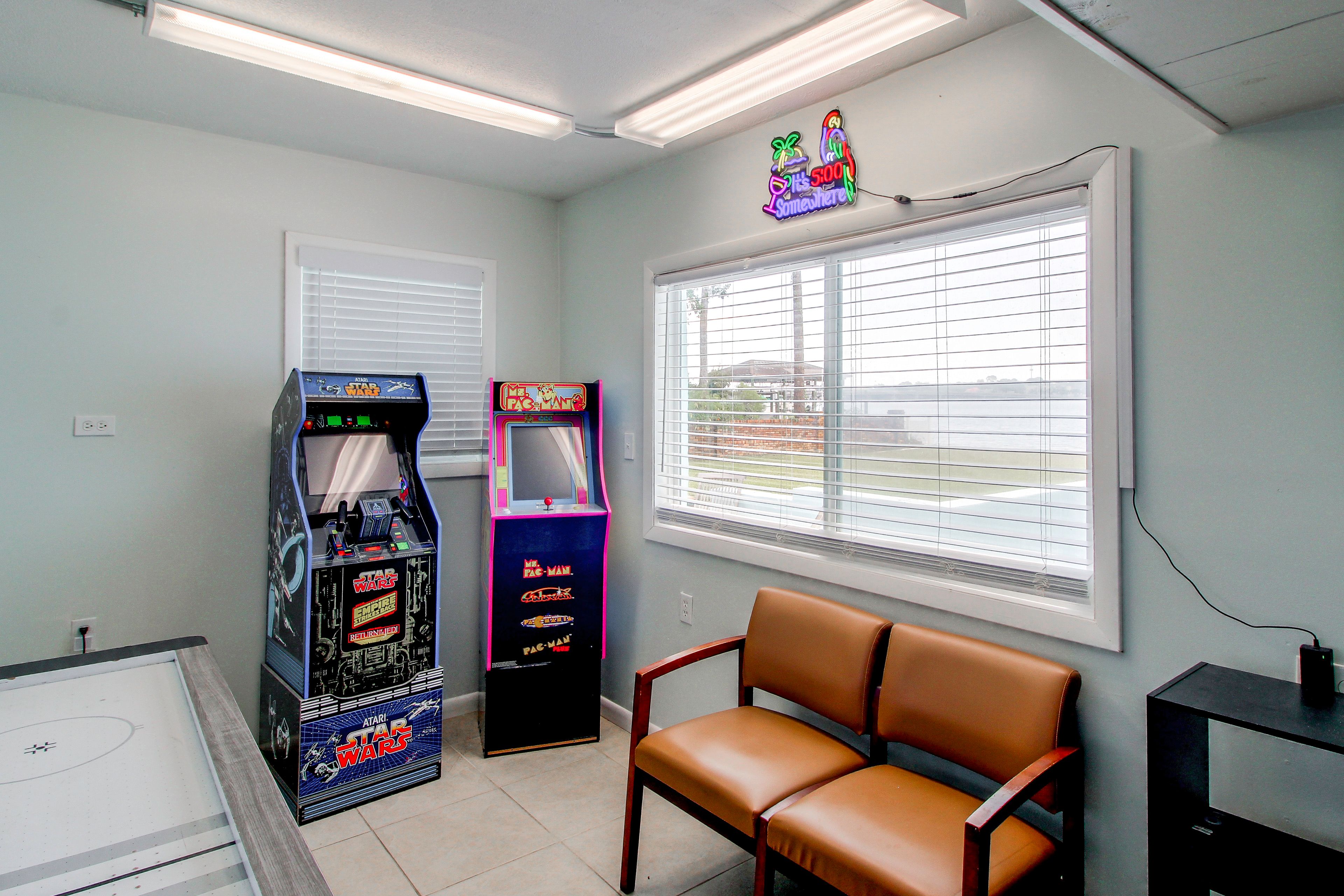 Game Room | Smart TV | Air Hockey Table