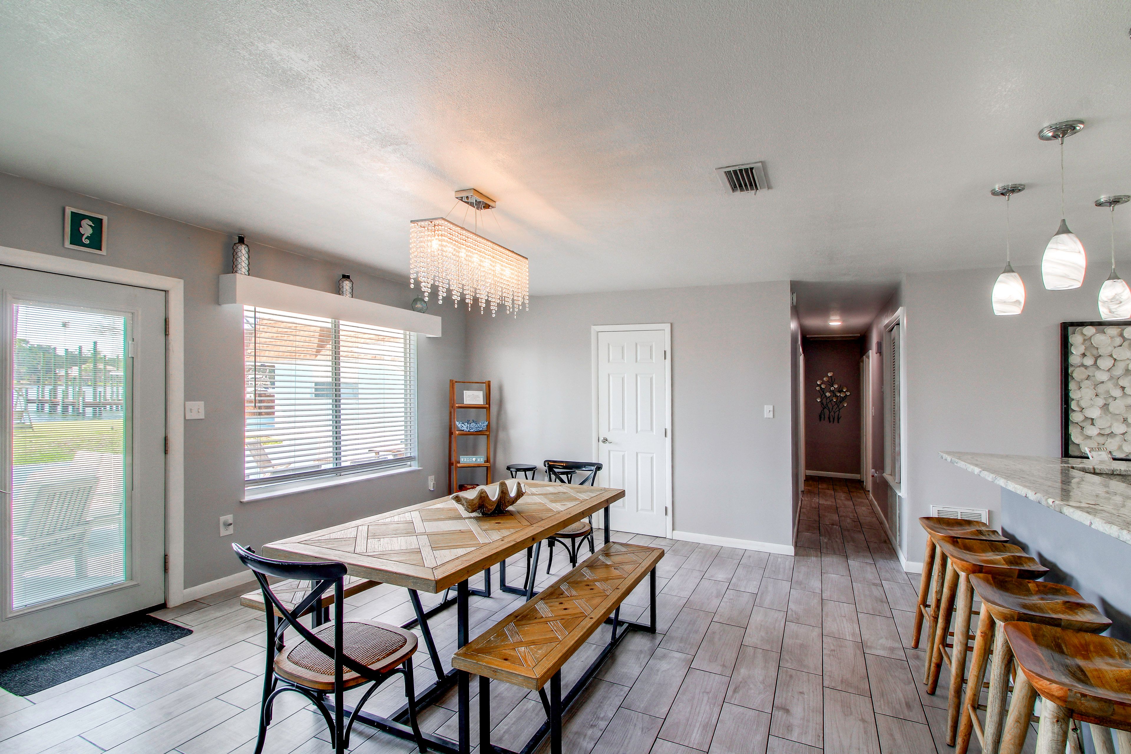Dining Area | Dishware/Flatware Provided