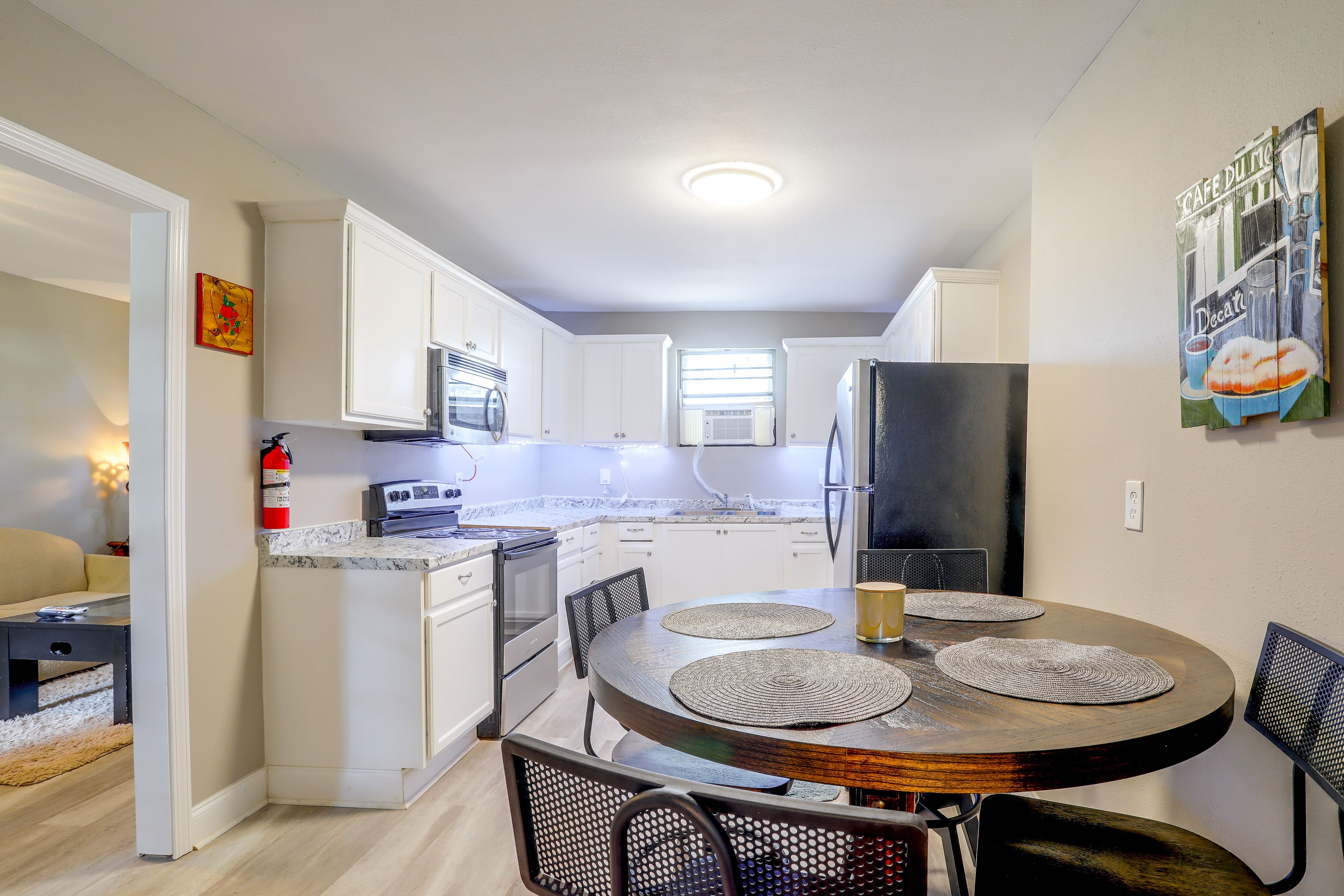 Dining & Kitchen | Single-Story Home