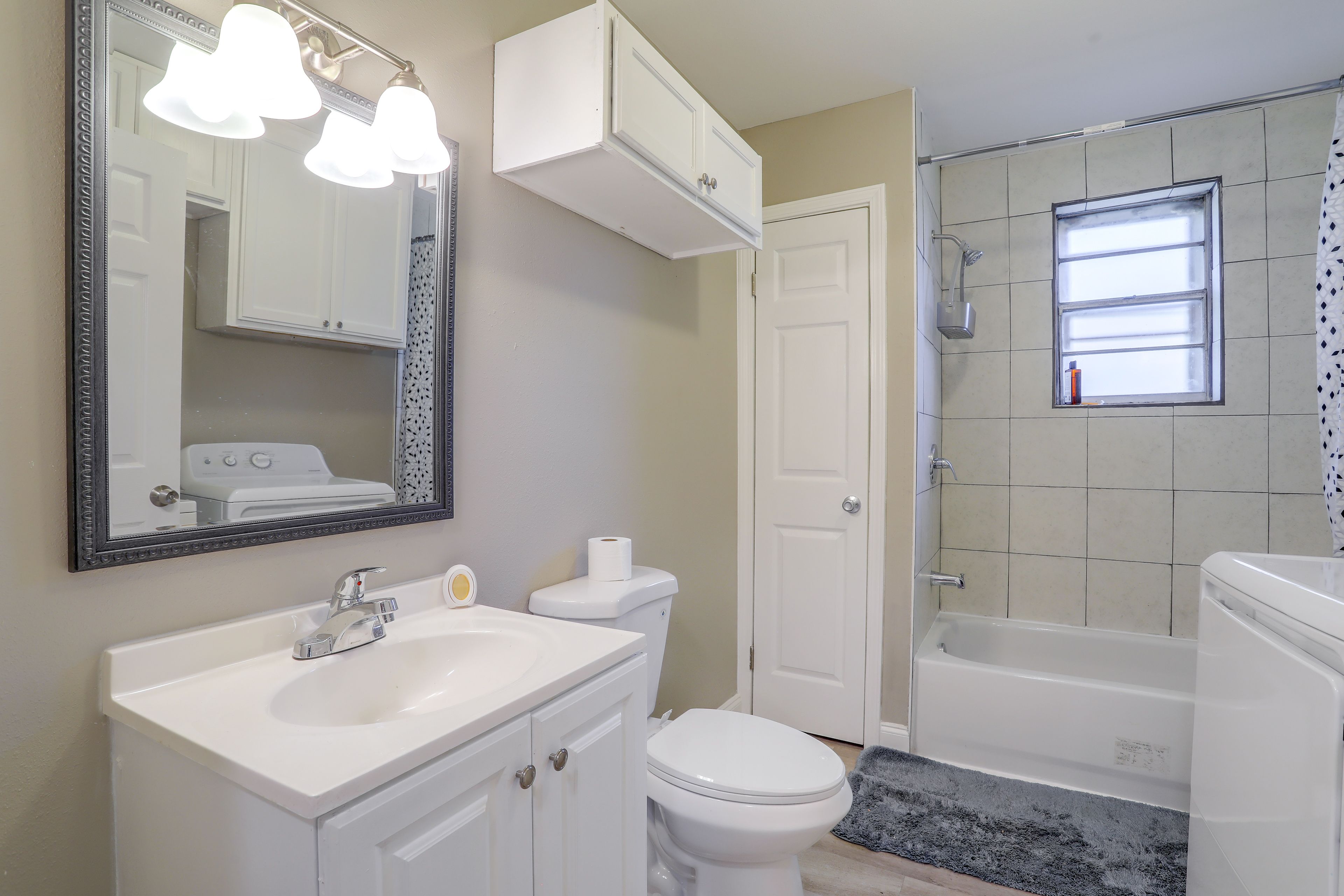 Full Bathroom | Towels & Linens Provided | Washer & Dryer