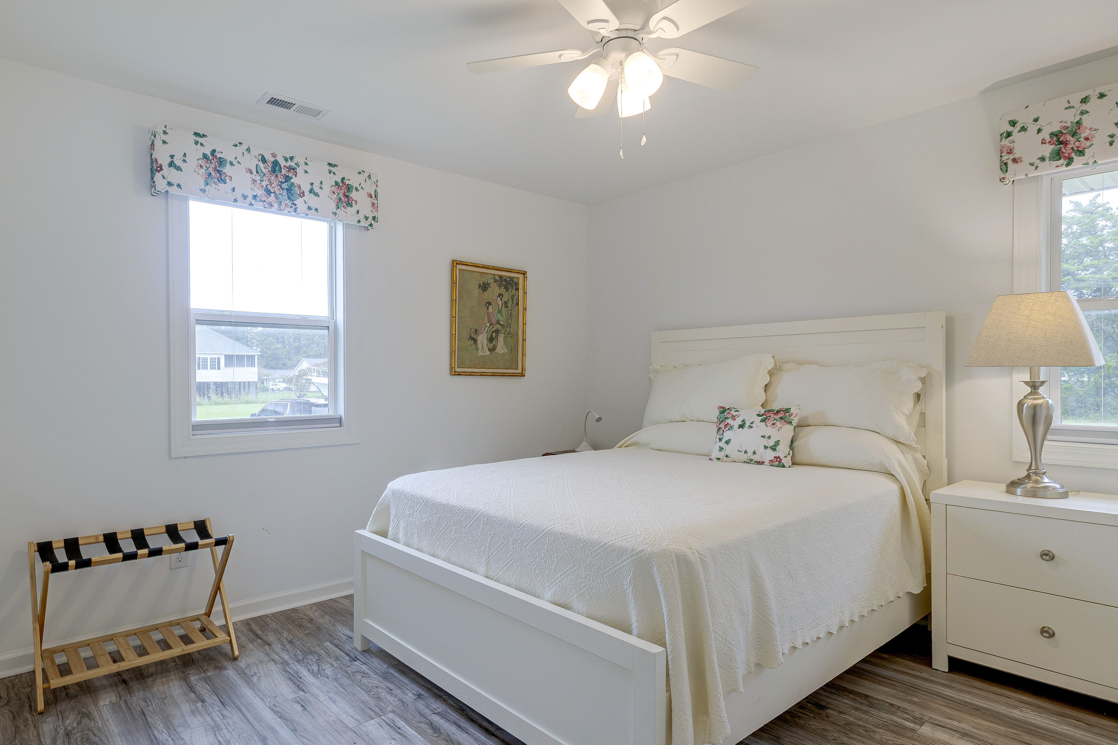 Bedroom 1 | Queen Bed