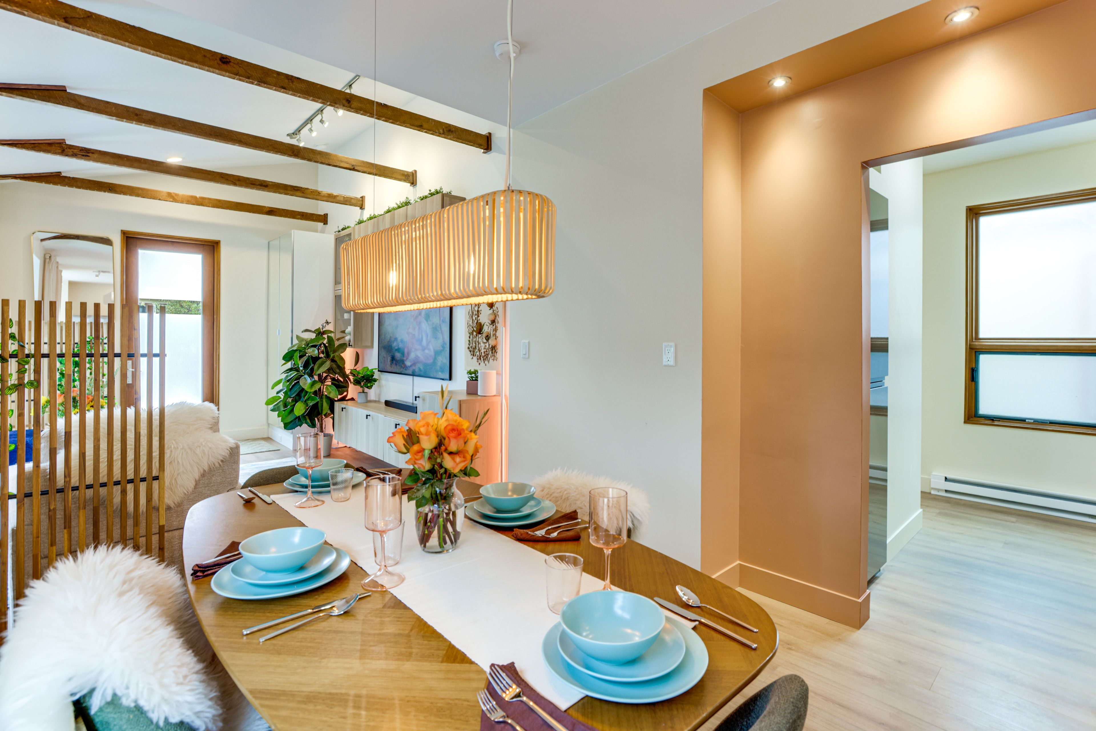 Dining Area | Dishes & Flatware Provided