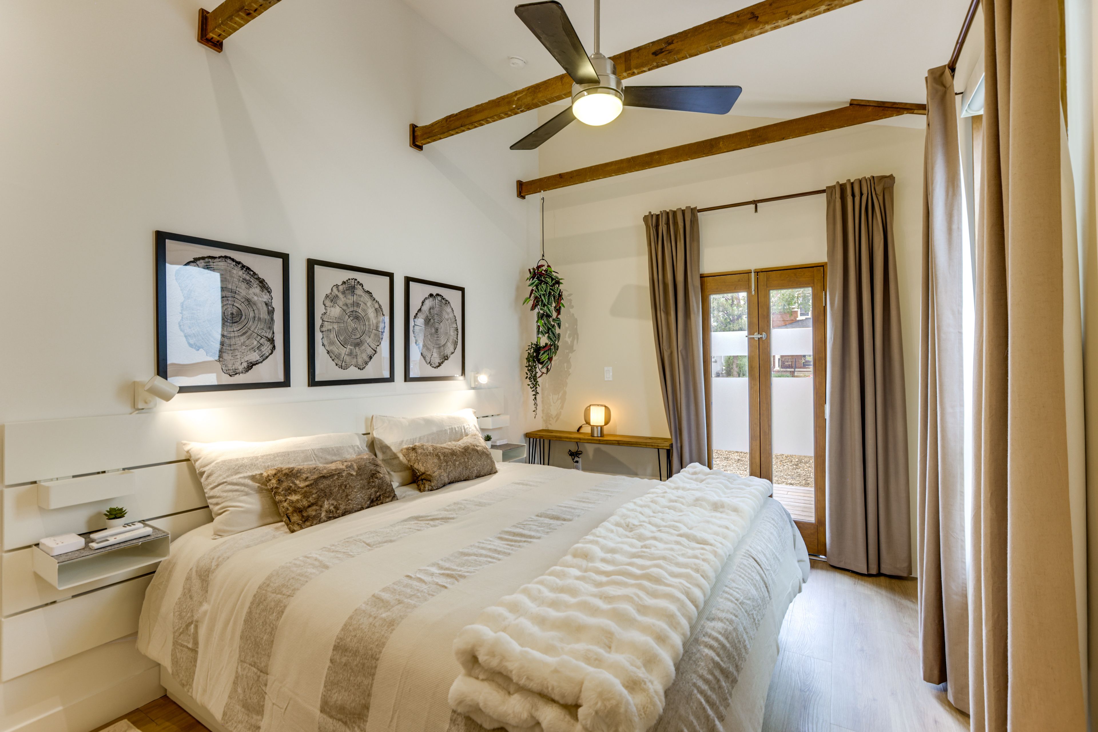 Bedroom | King Bed