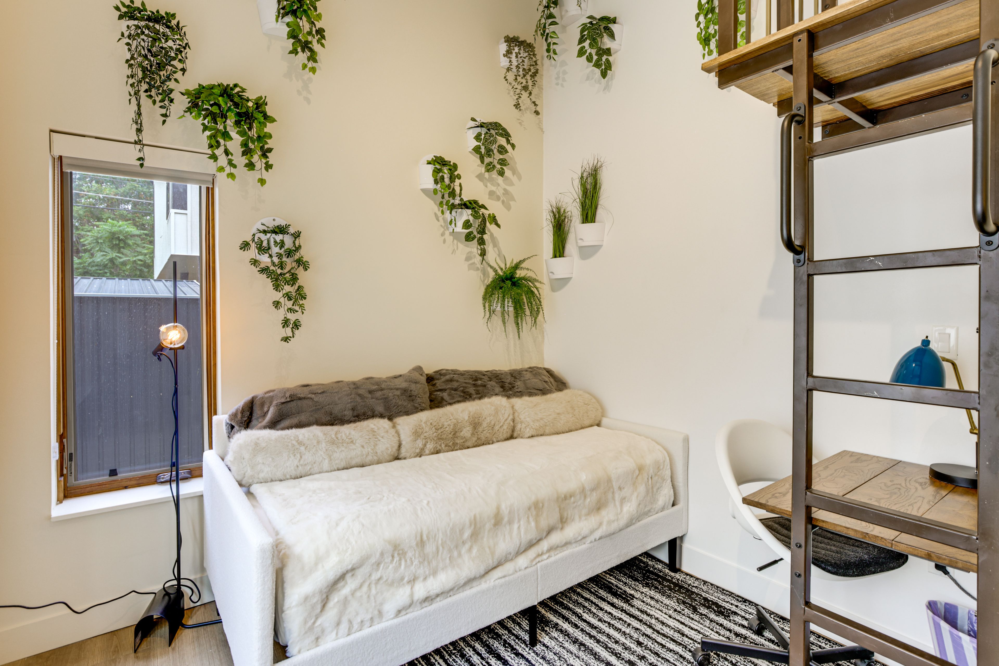 Bedroom | Twin Daybed | Lofted Queen Bed | Desk