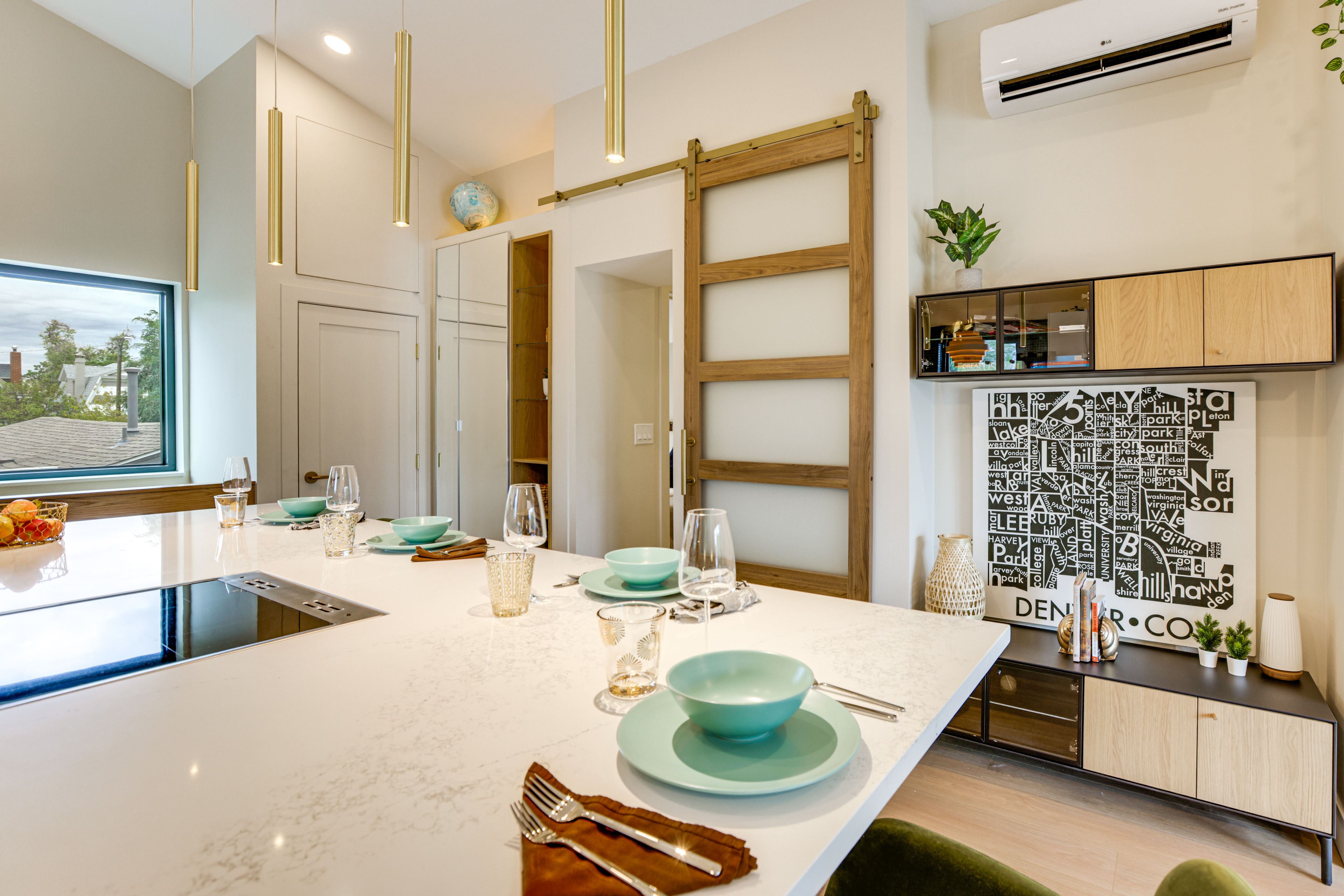 Dining Area | Dishes & Flatware Provided