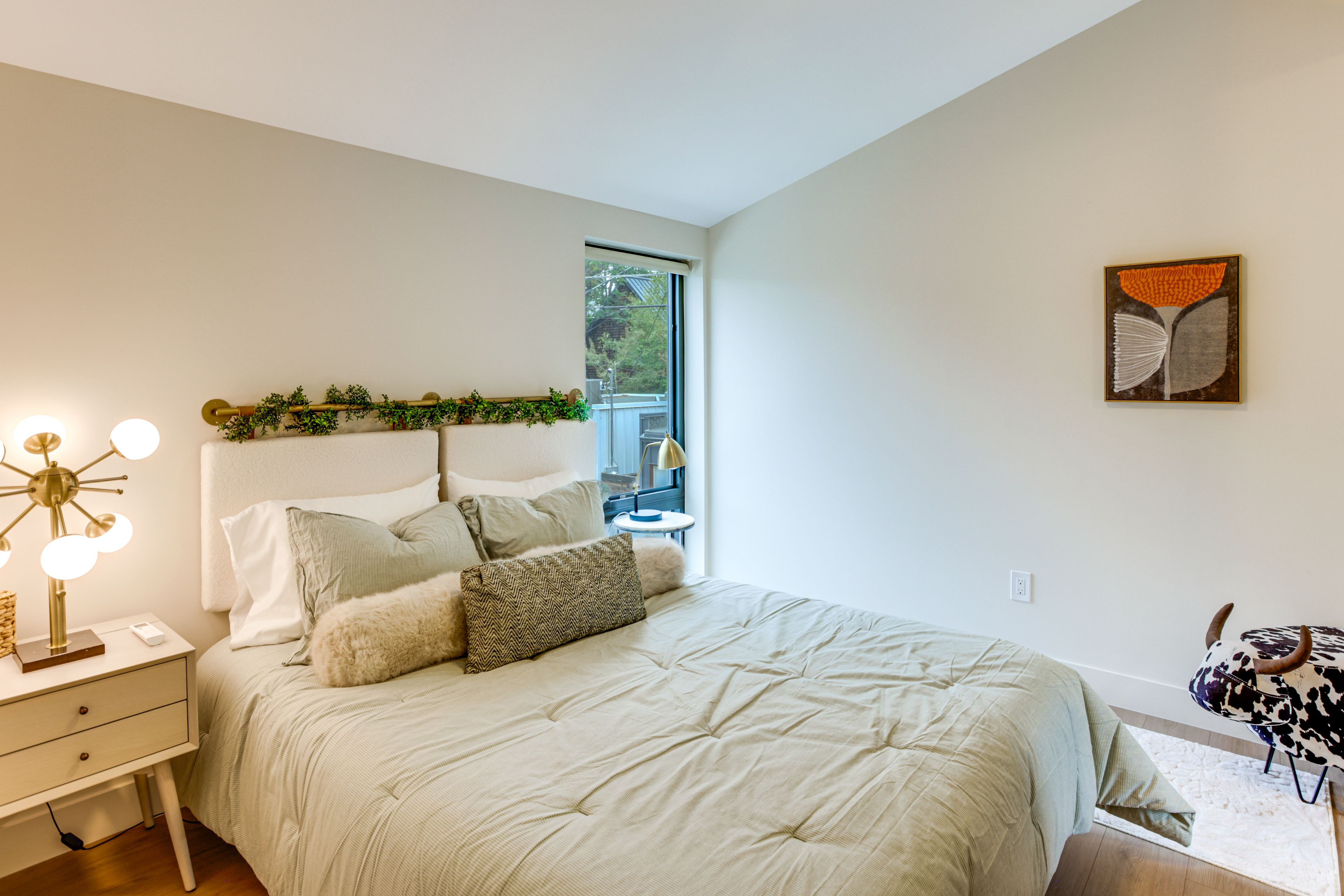 Bedroom | Queen Bed