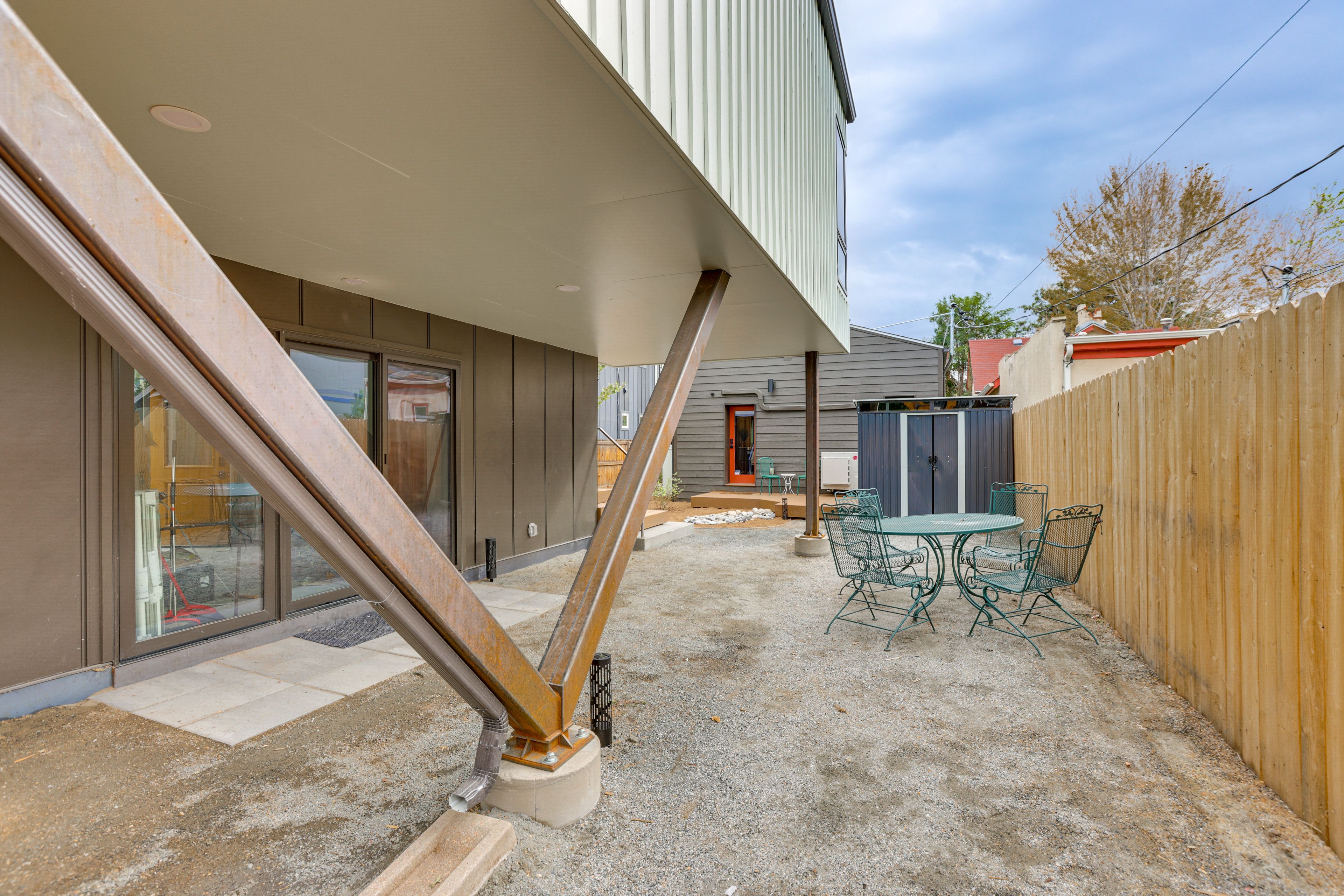 Side Patio | Outdoor Dining