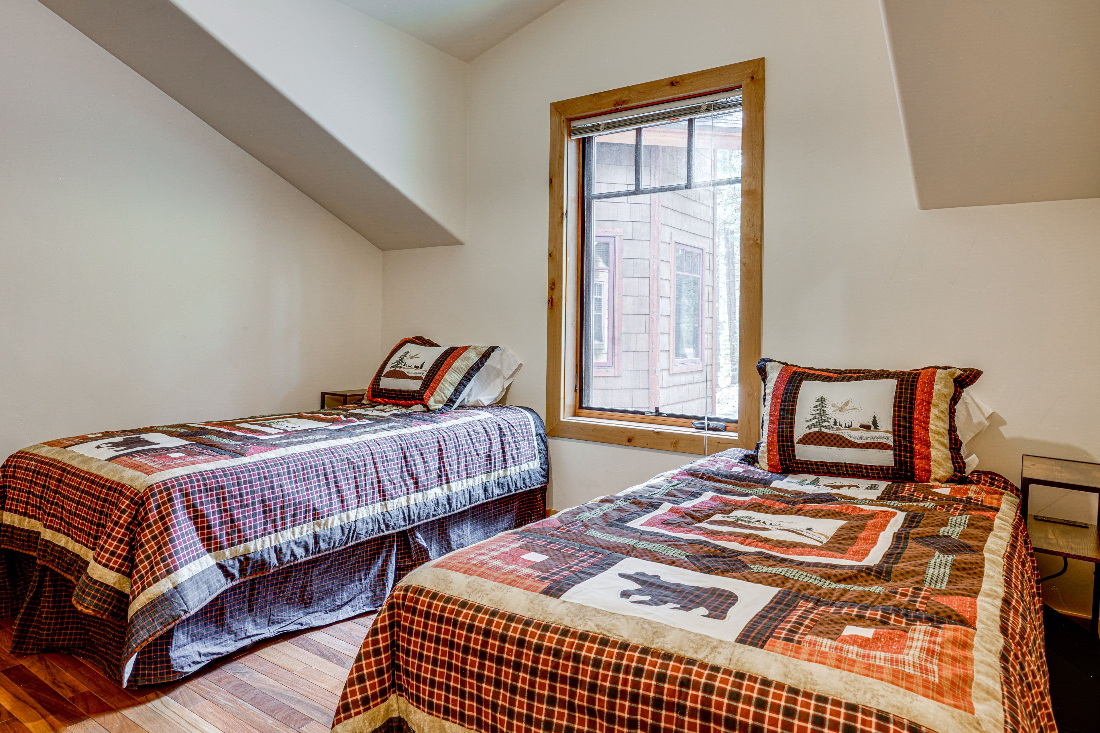 Bedroom 2 | 2 Twin Beds
