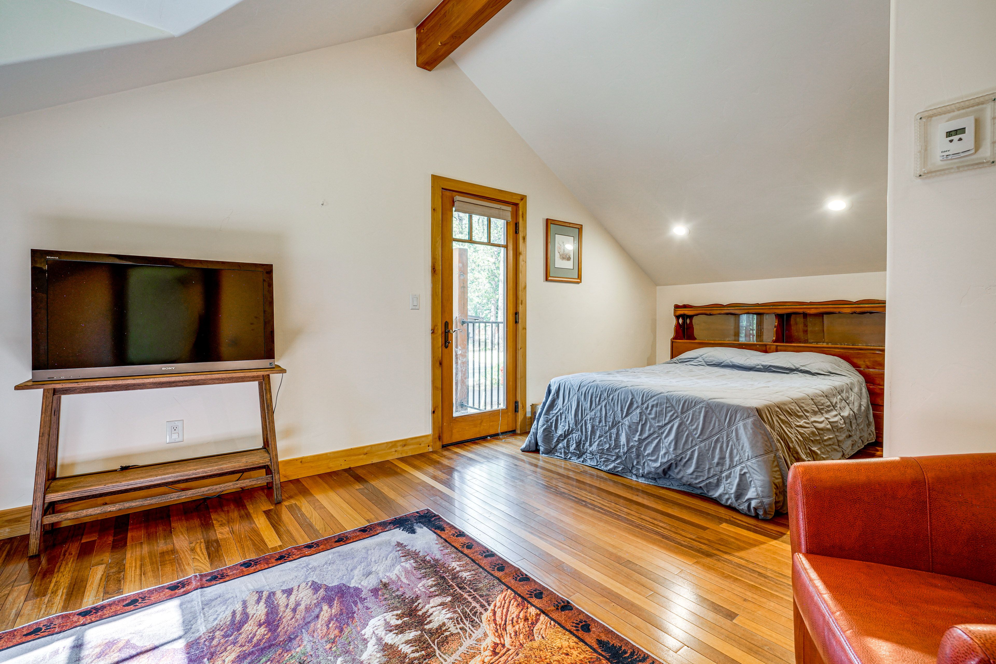 Bedroom 1 | Queen Bed