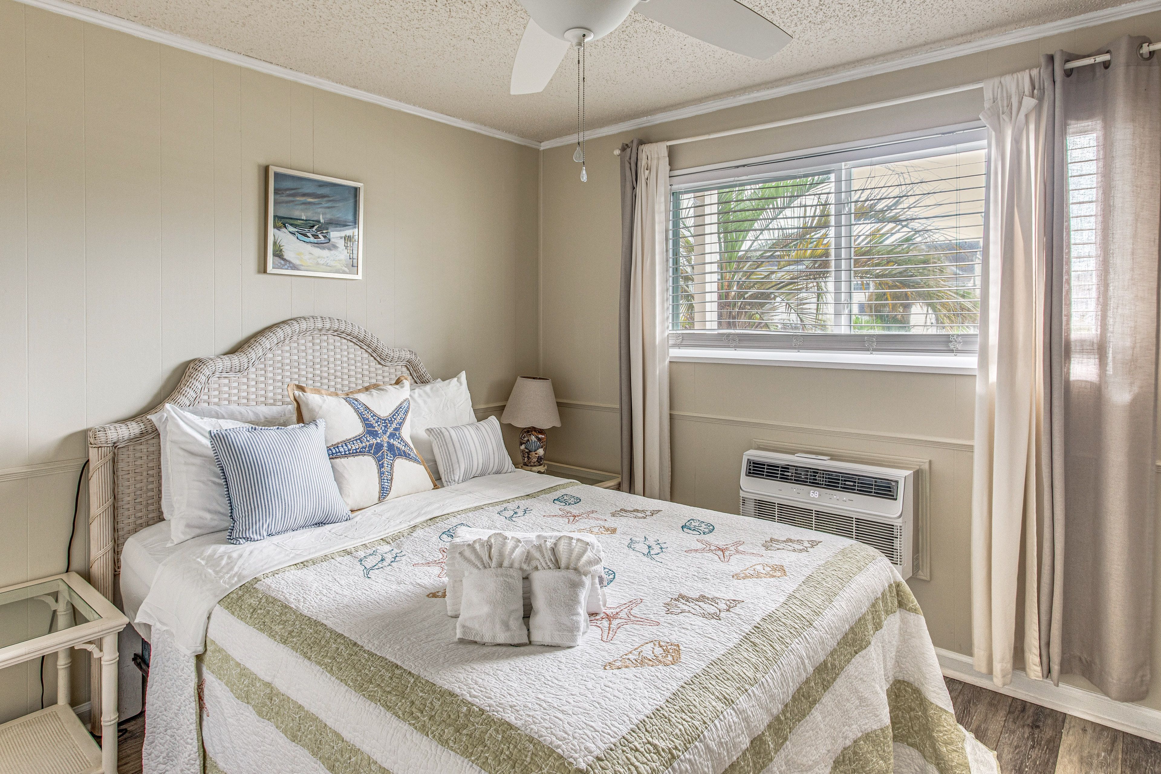 Bedroom 2 | Queen Bed