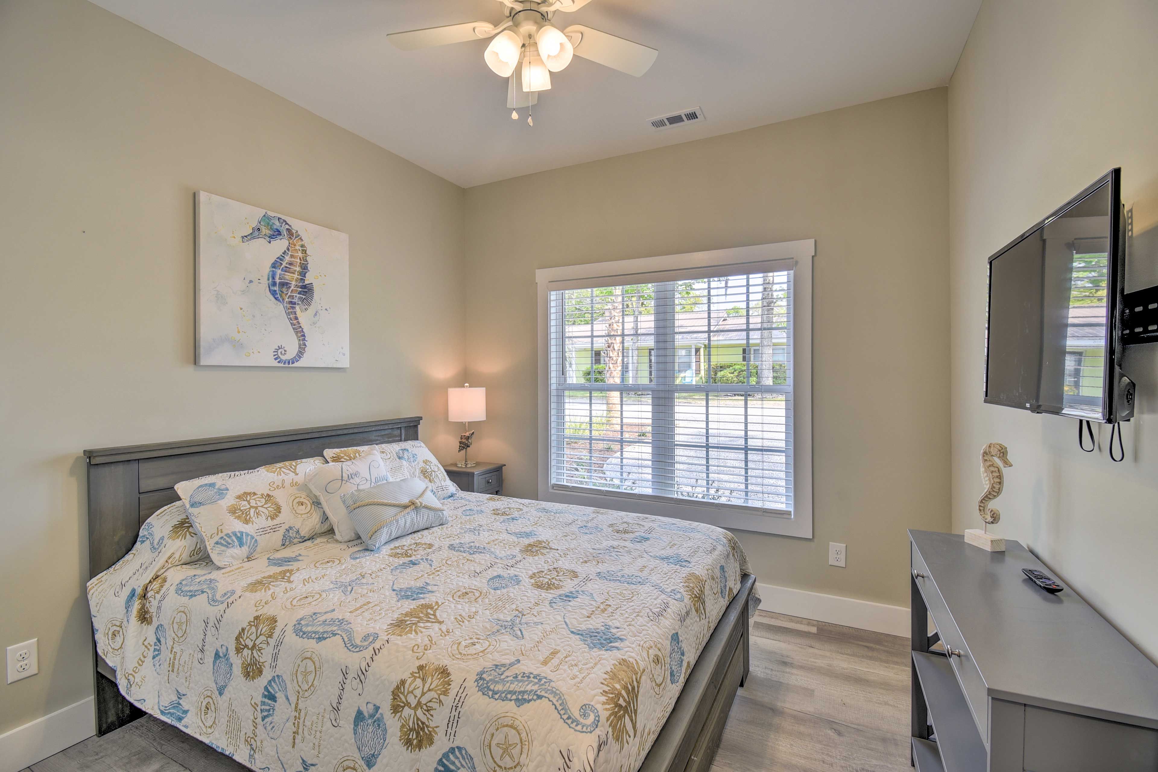 Unit A | Bedroom 1 | Queen Bed | Smart TV