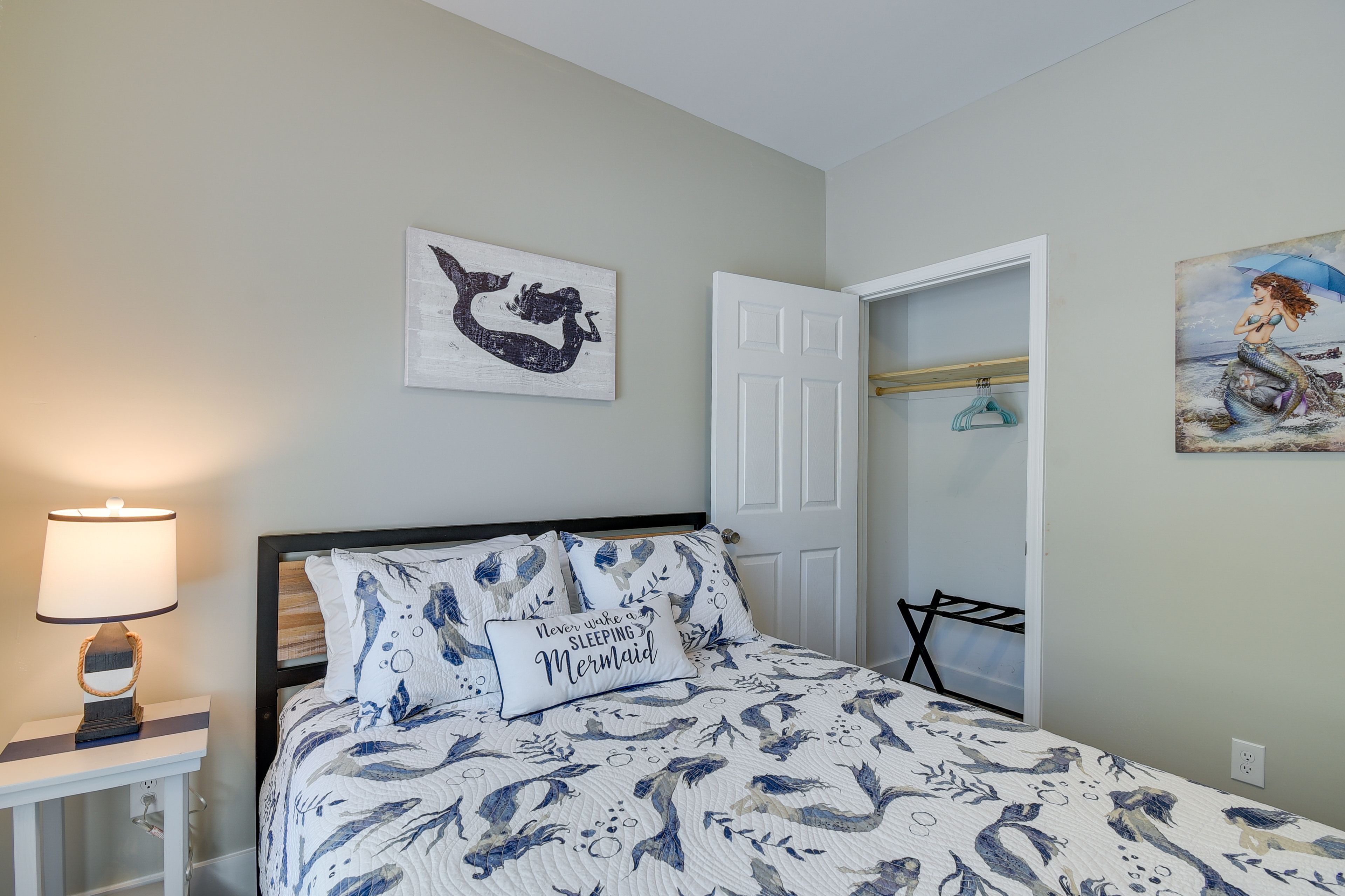 Unit B | Bedroom 3 | Queen Bed | Linens Provided