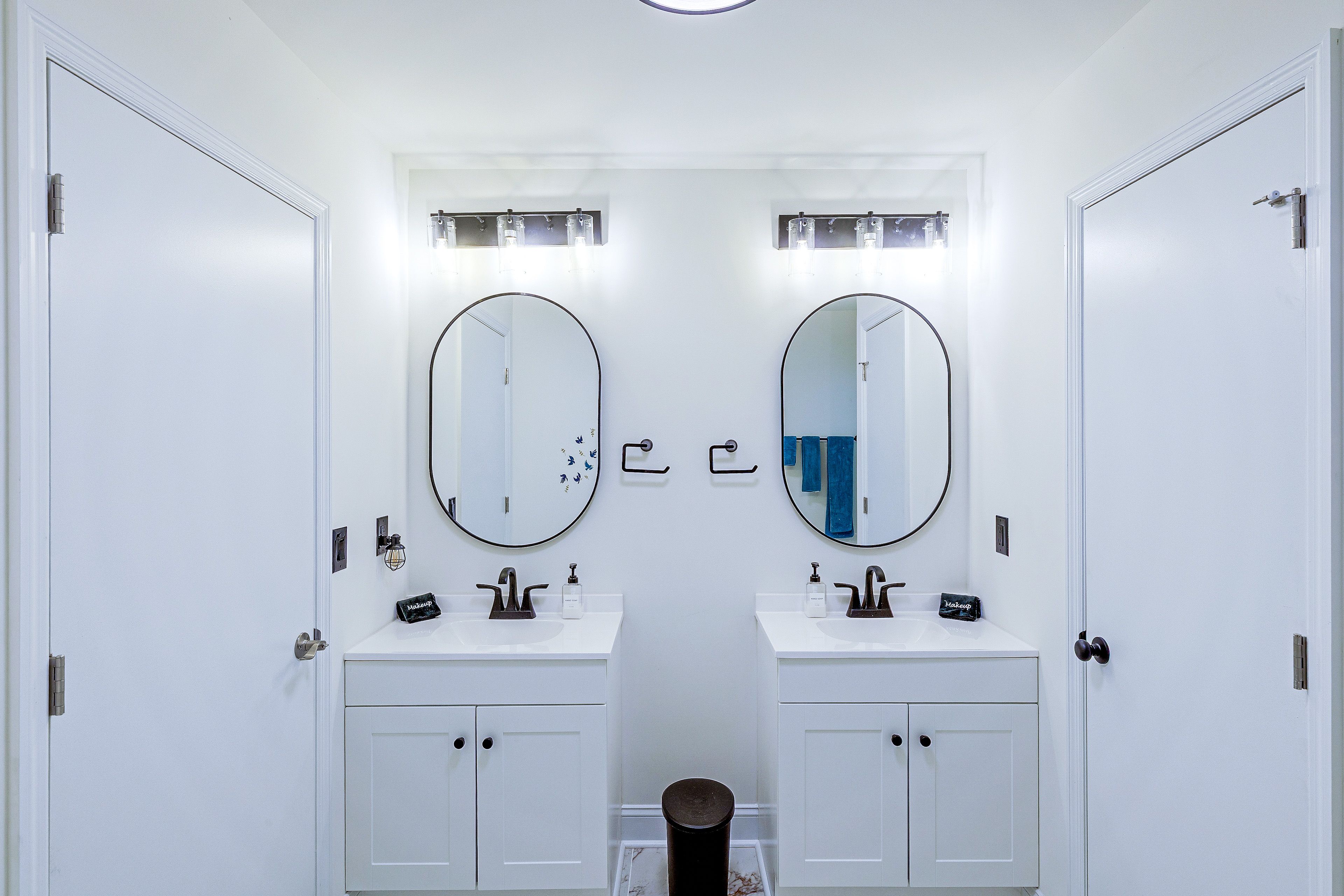 Bathroom | Main Floor