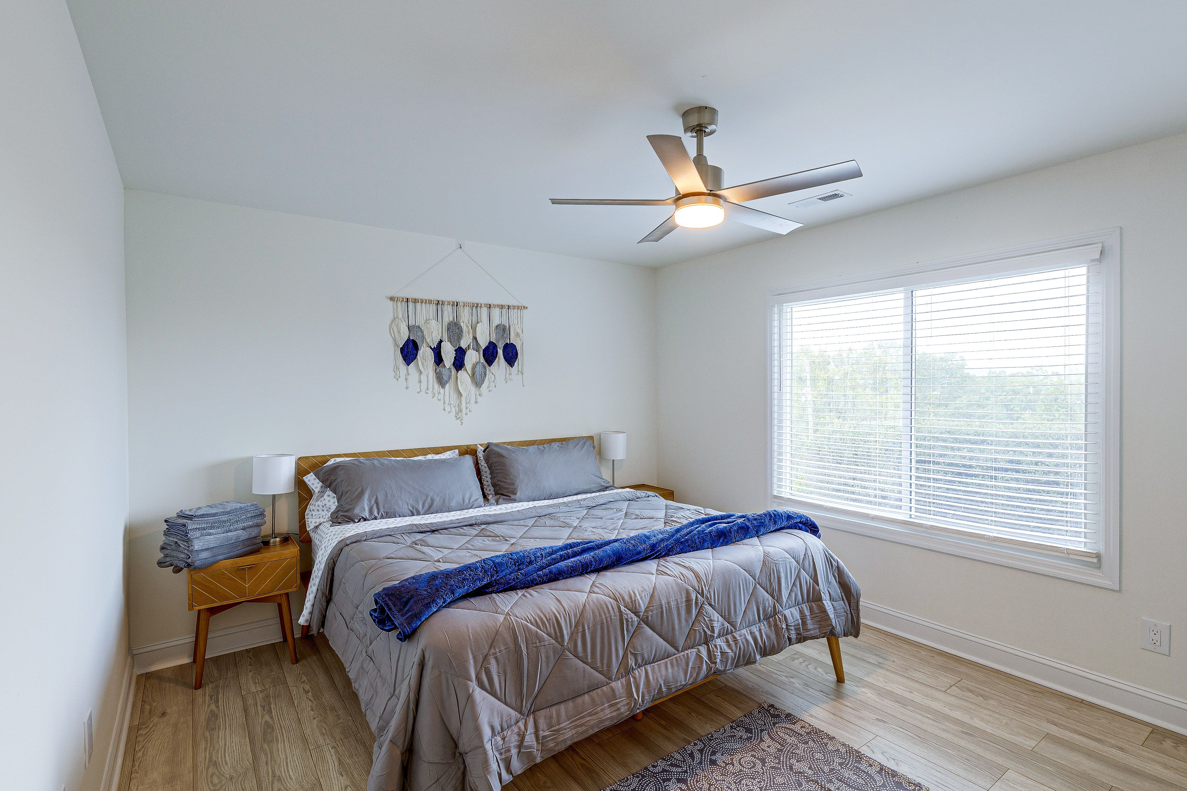 Bedroom | King Bed | Main Floor