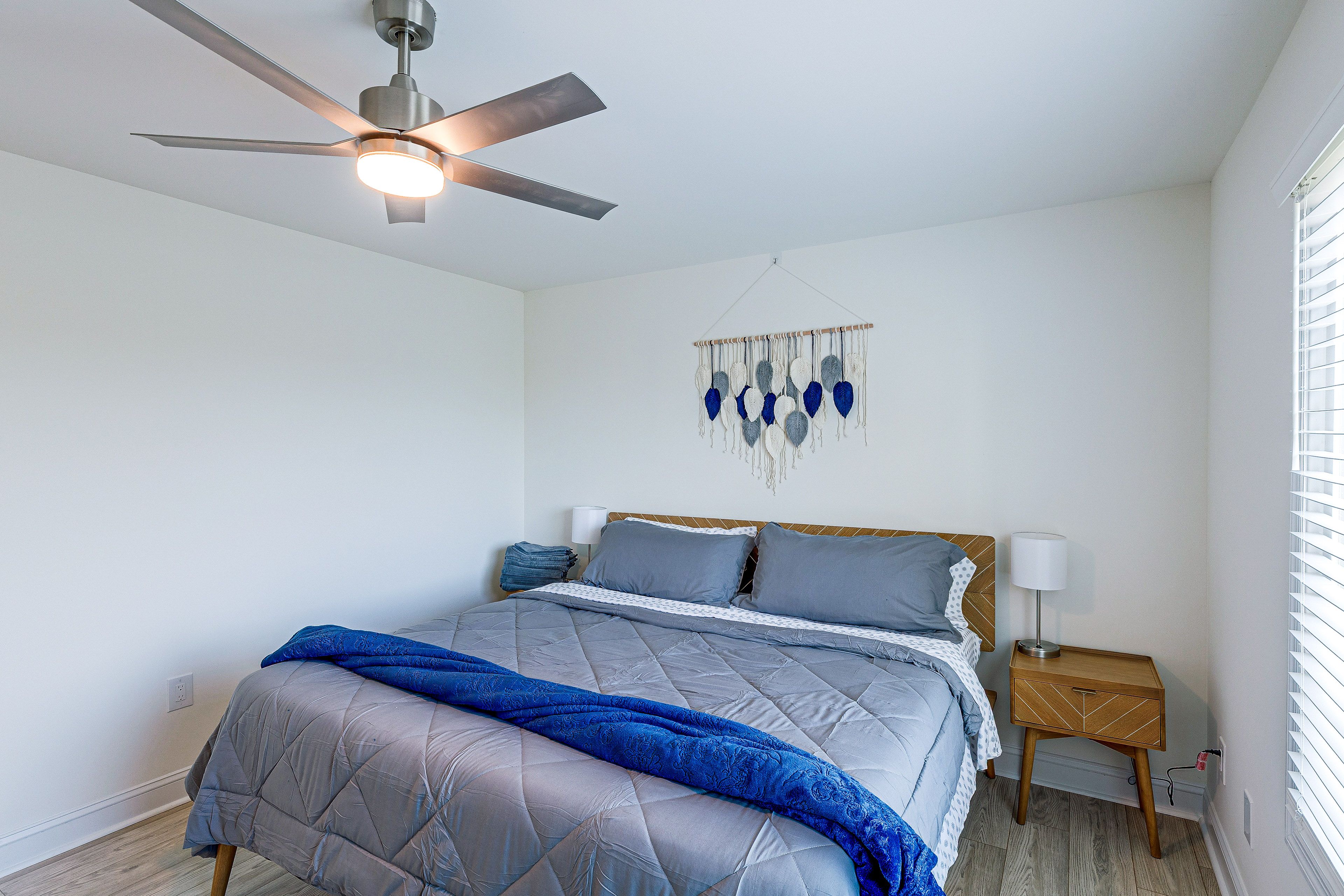 Bedroom | King Bed | Main Floor