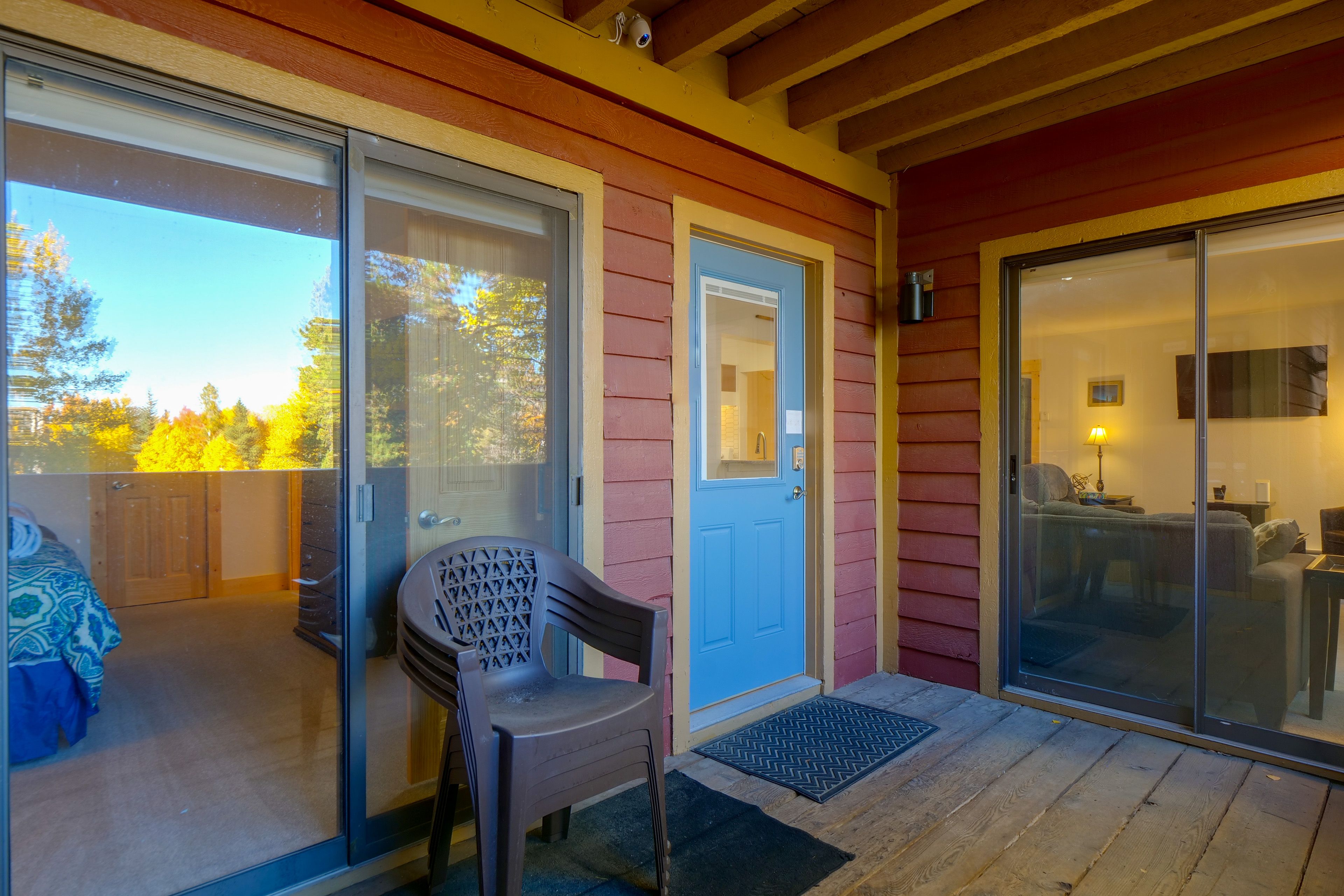 Deck w/ Seating