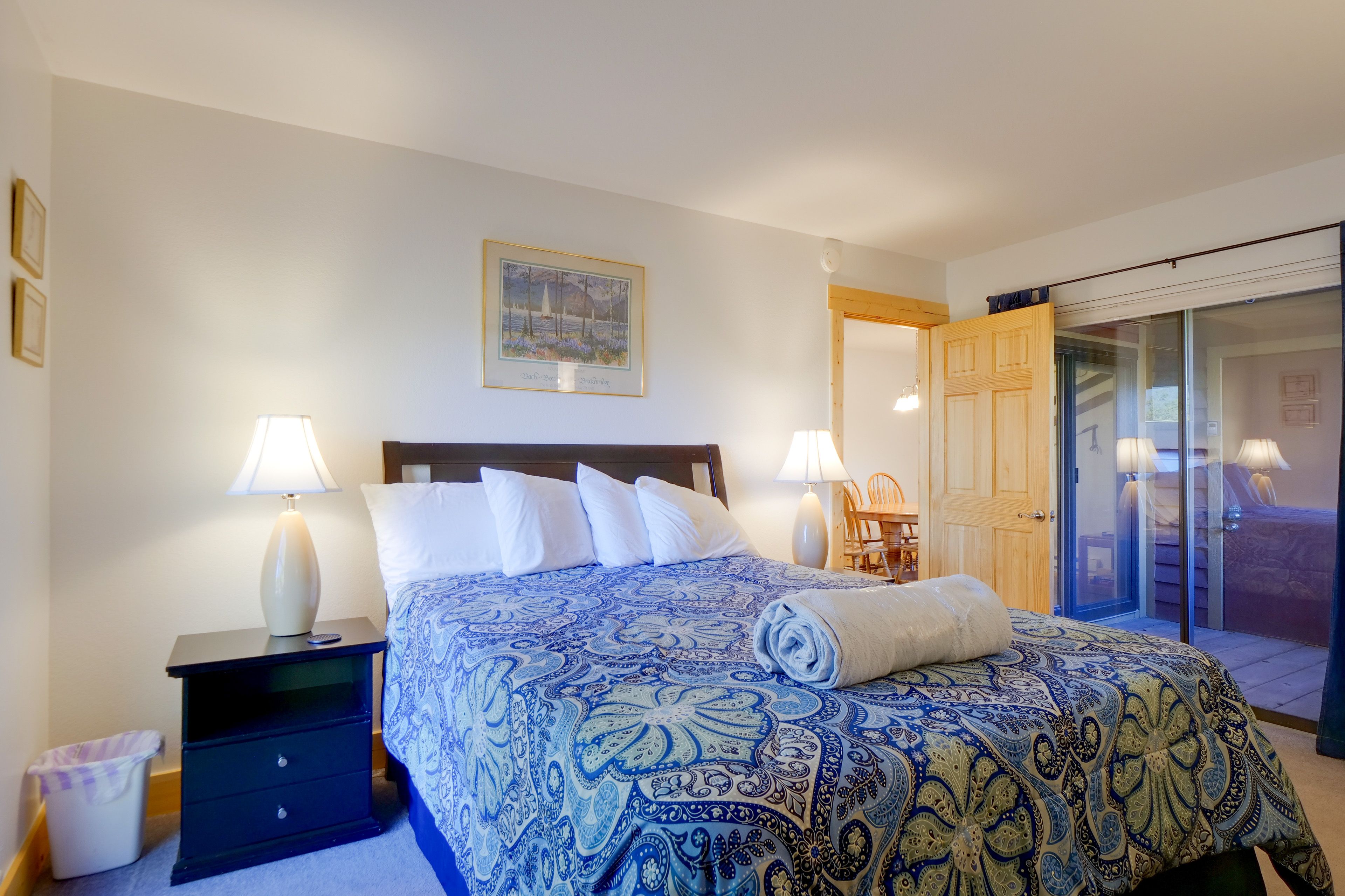 Bedroom 1 | Queen Bed