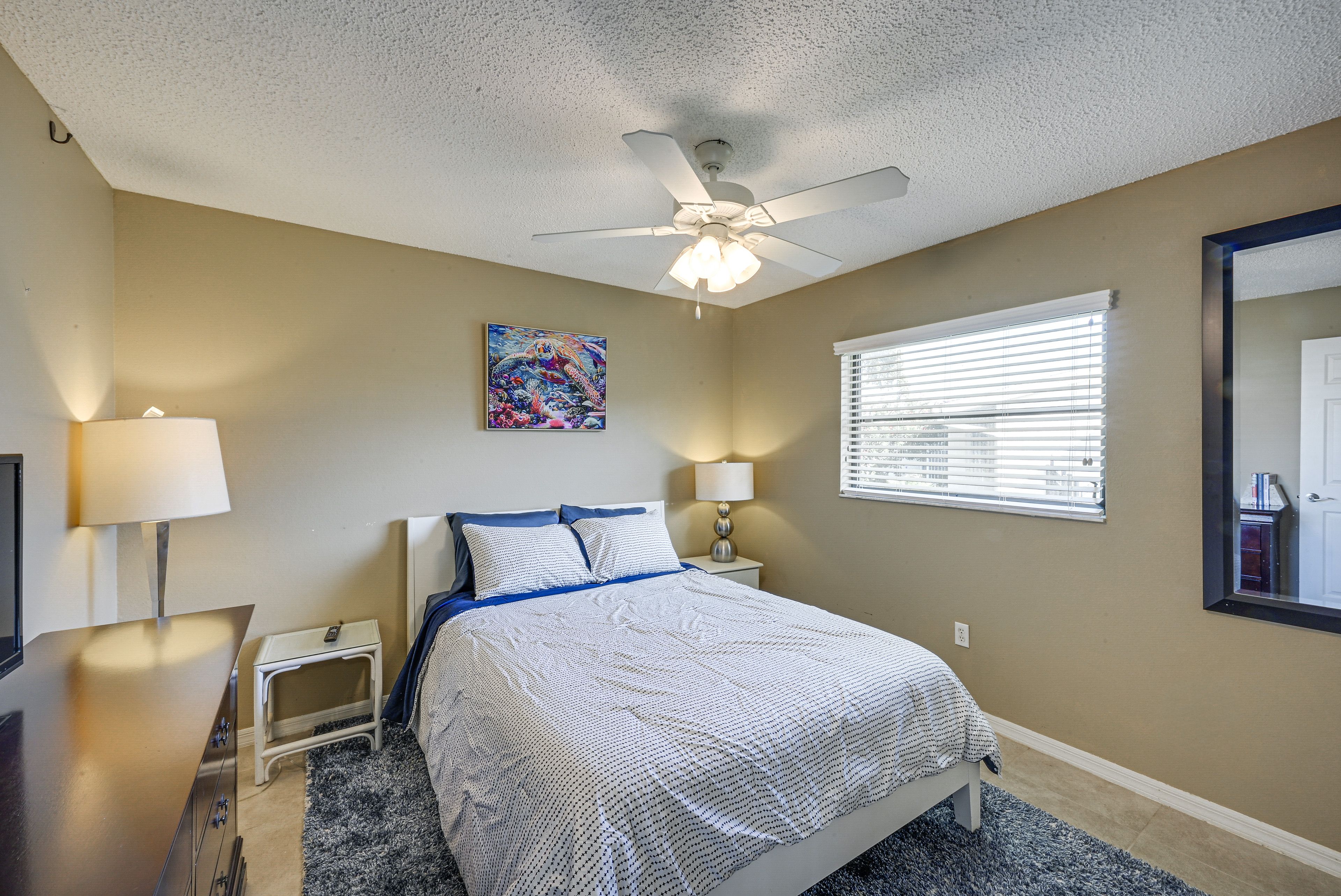 Bedroom 2 | Queen Bed