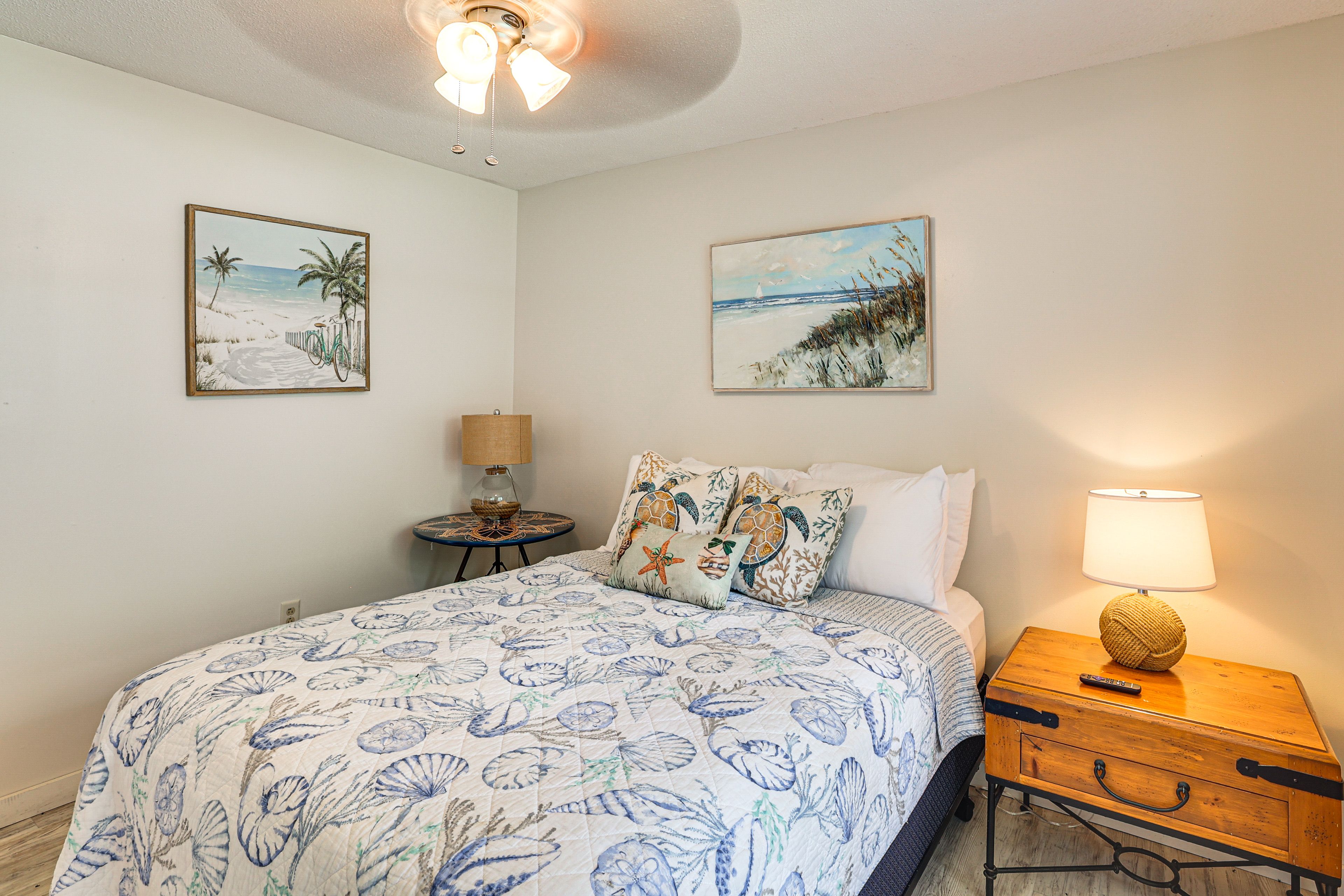 Bedroom | Queen Bed | Smart TV | Main Level