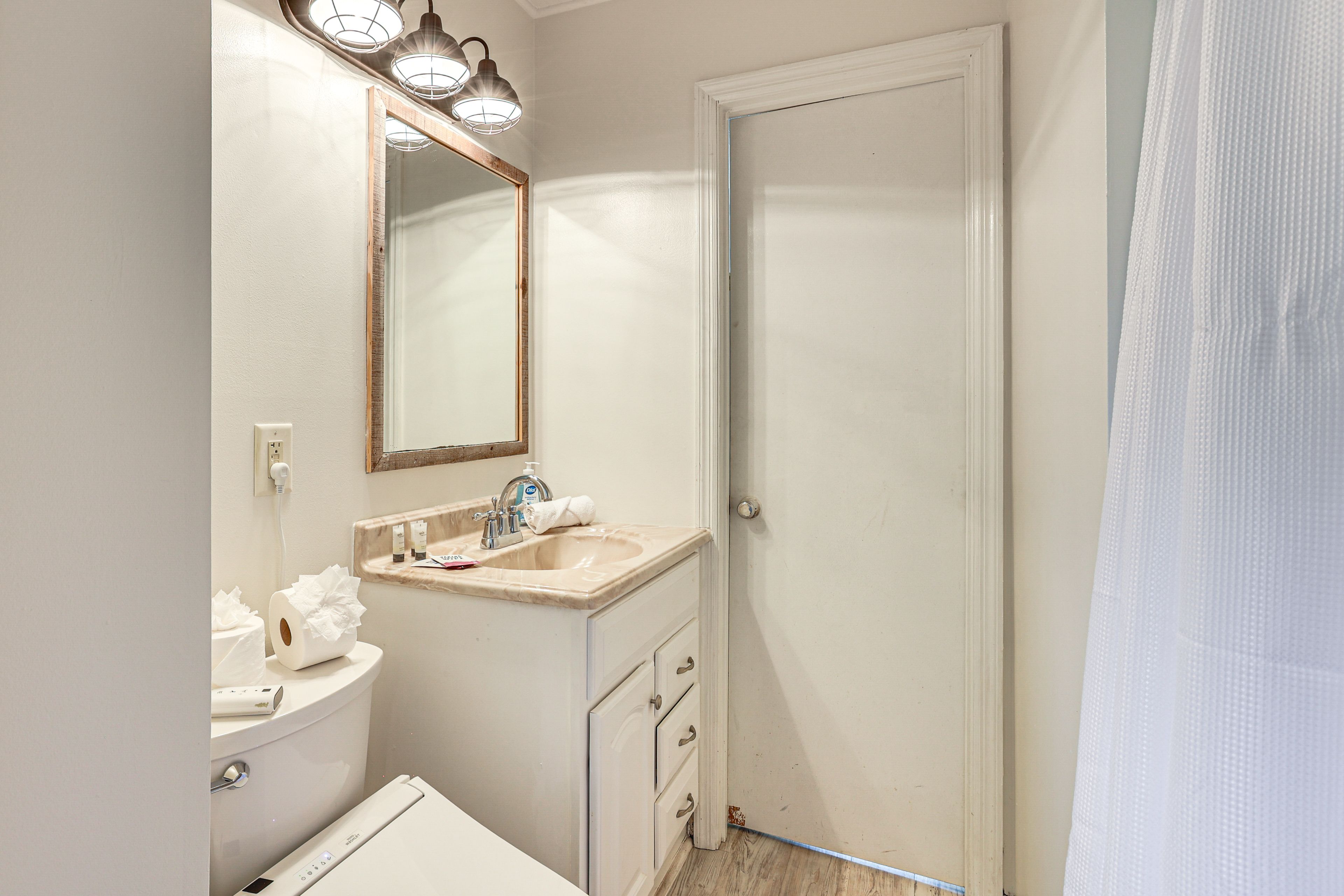 Bathroom | Main Level