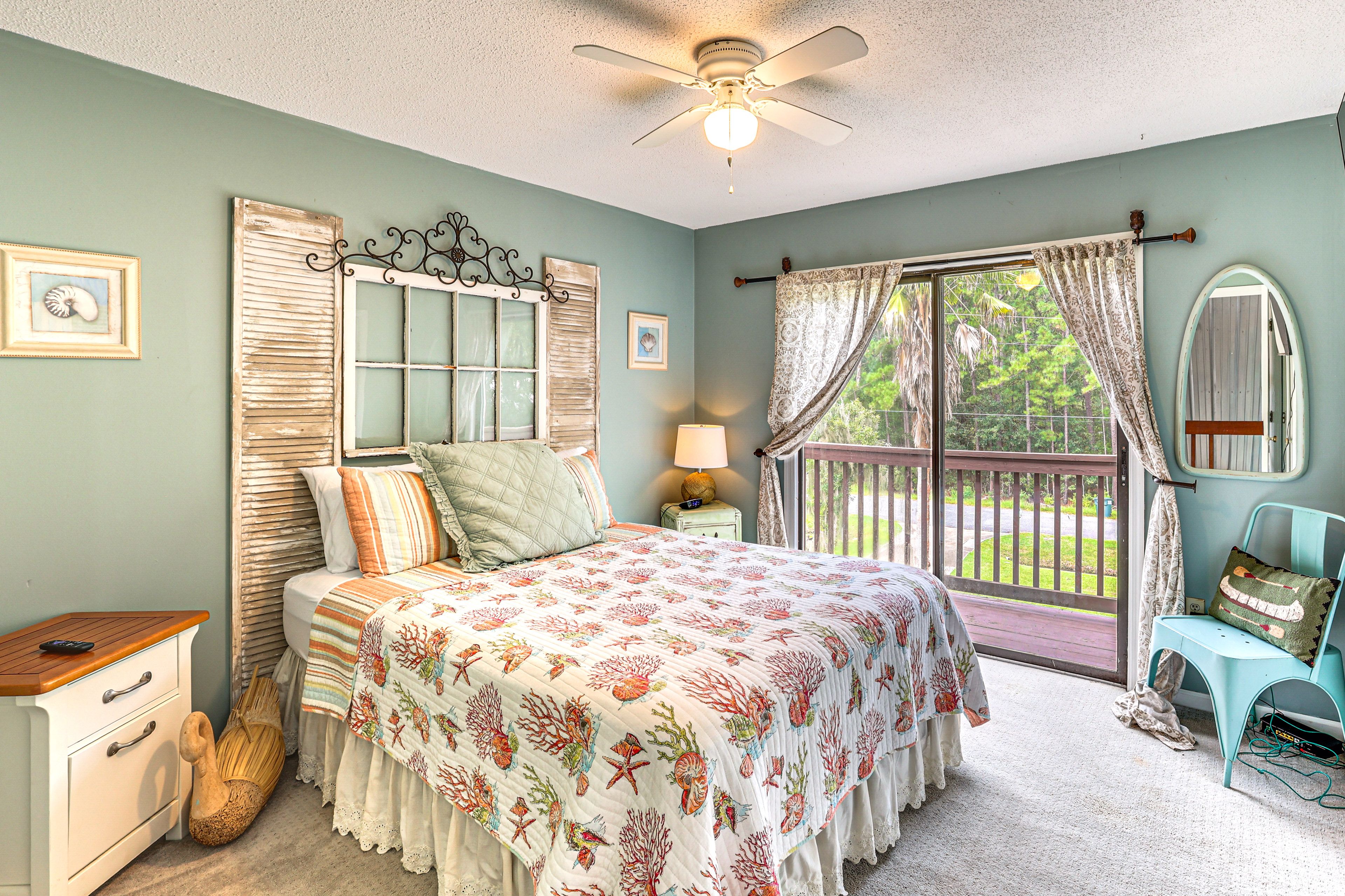 Bedroom | Queen Bed | Upper Level