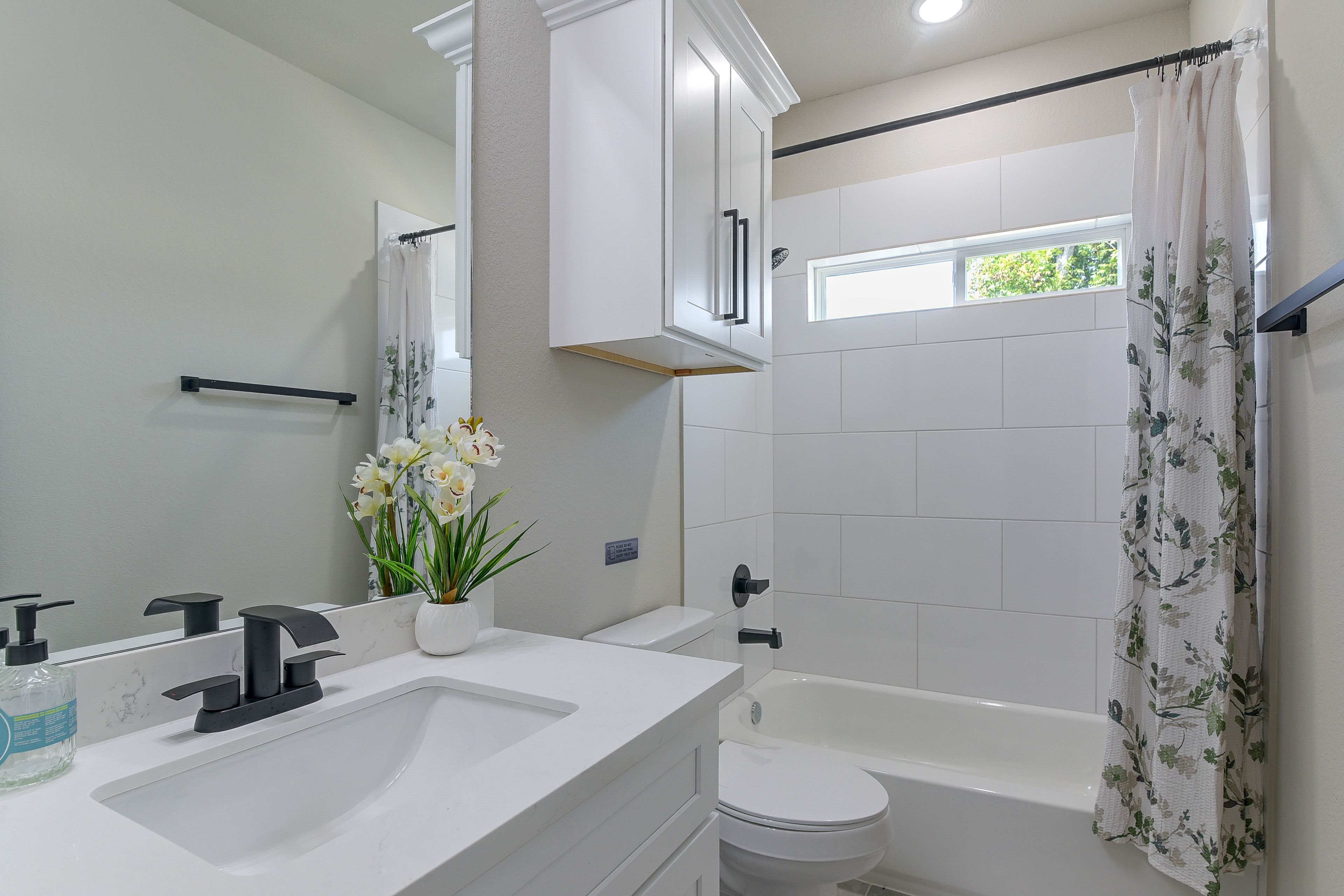 Full Bathroom | 2nd Floor