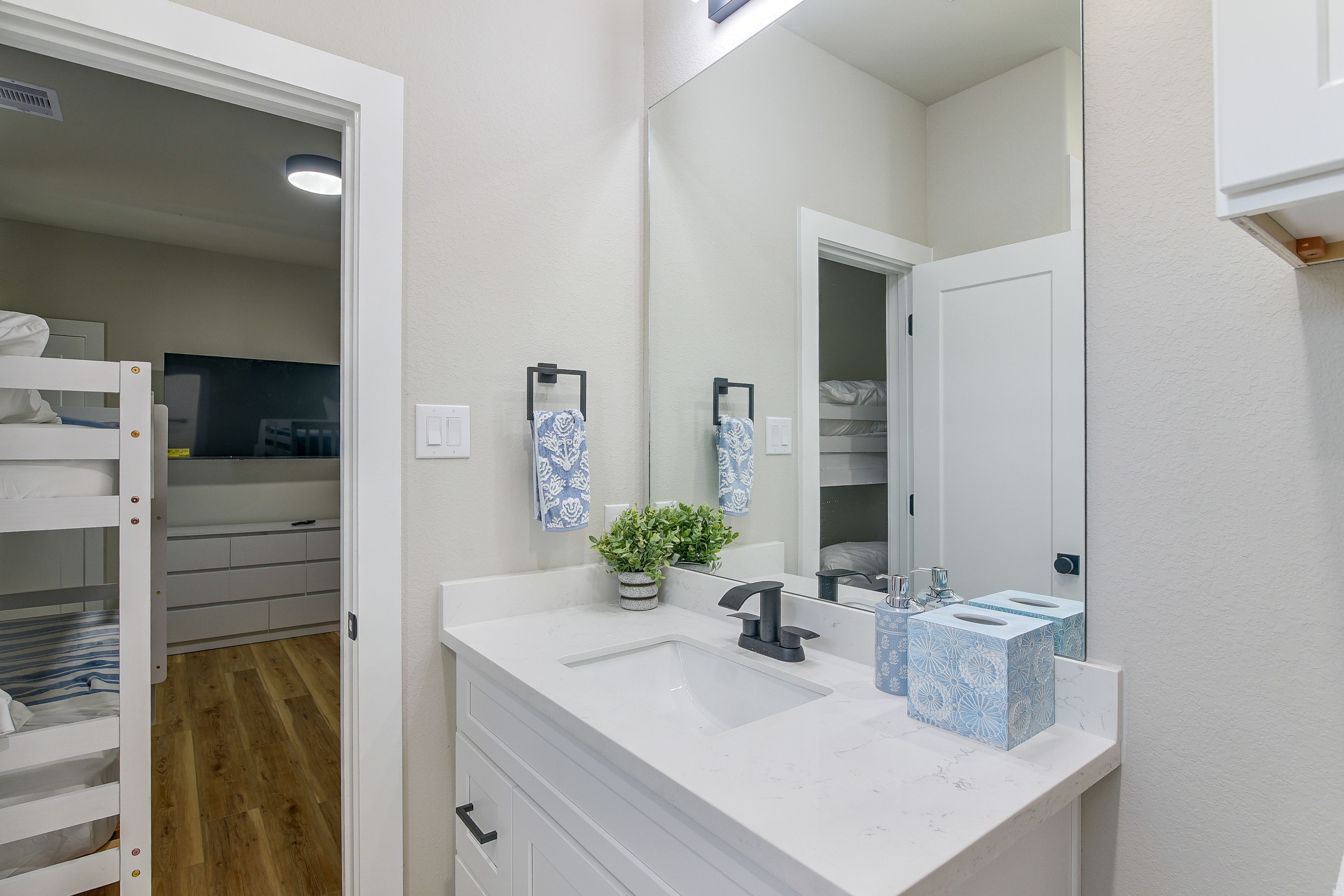 Full Bathroom | 2nd Floor