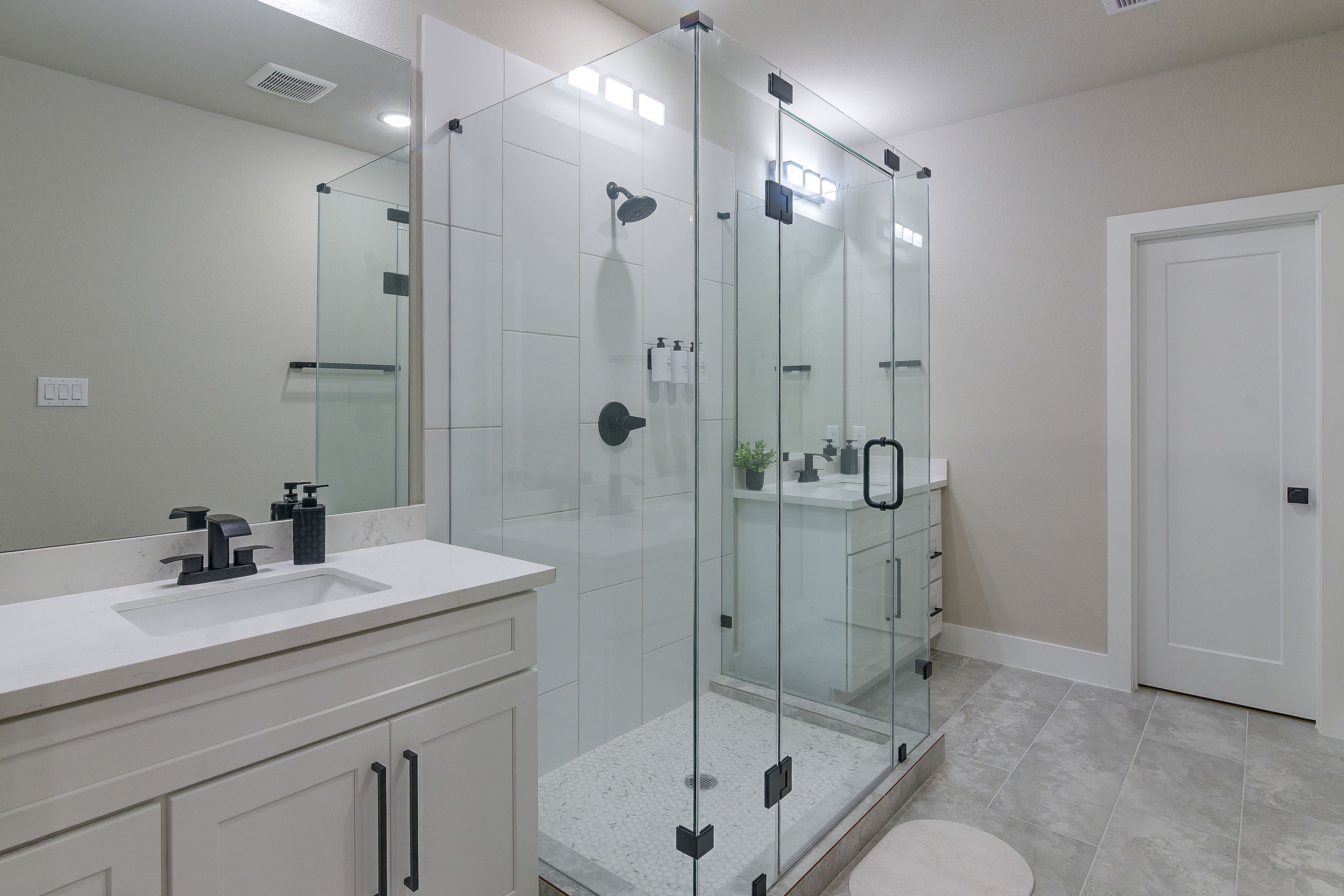 Full Bathroom | 2nd Floor