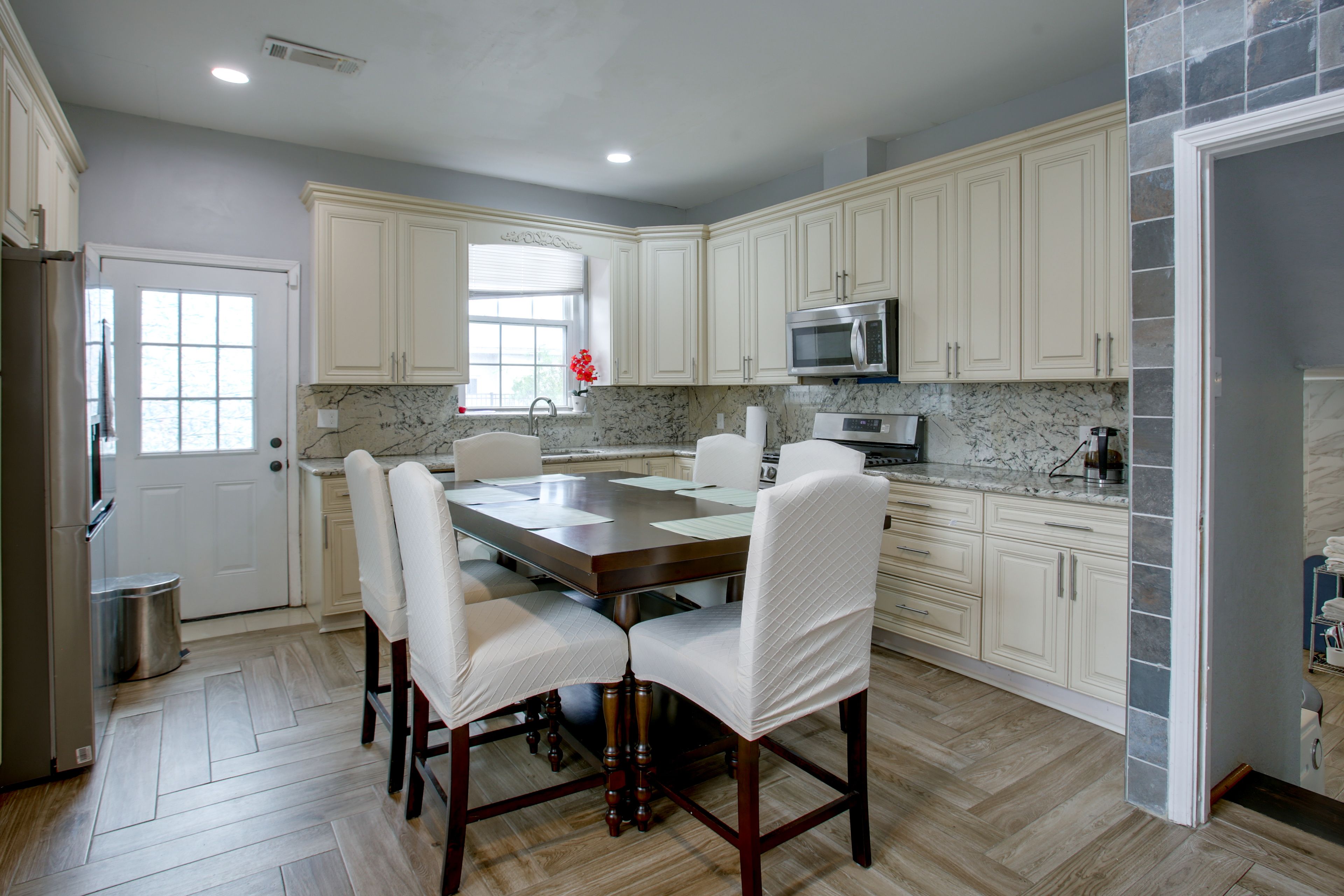 Kitchen | Dining Area