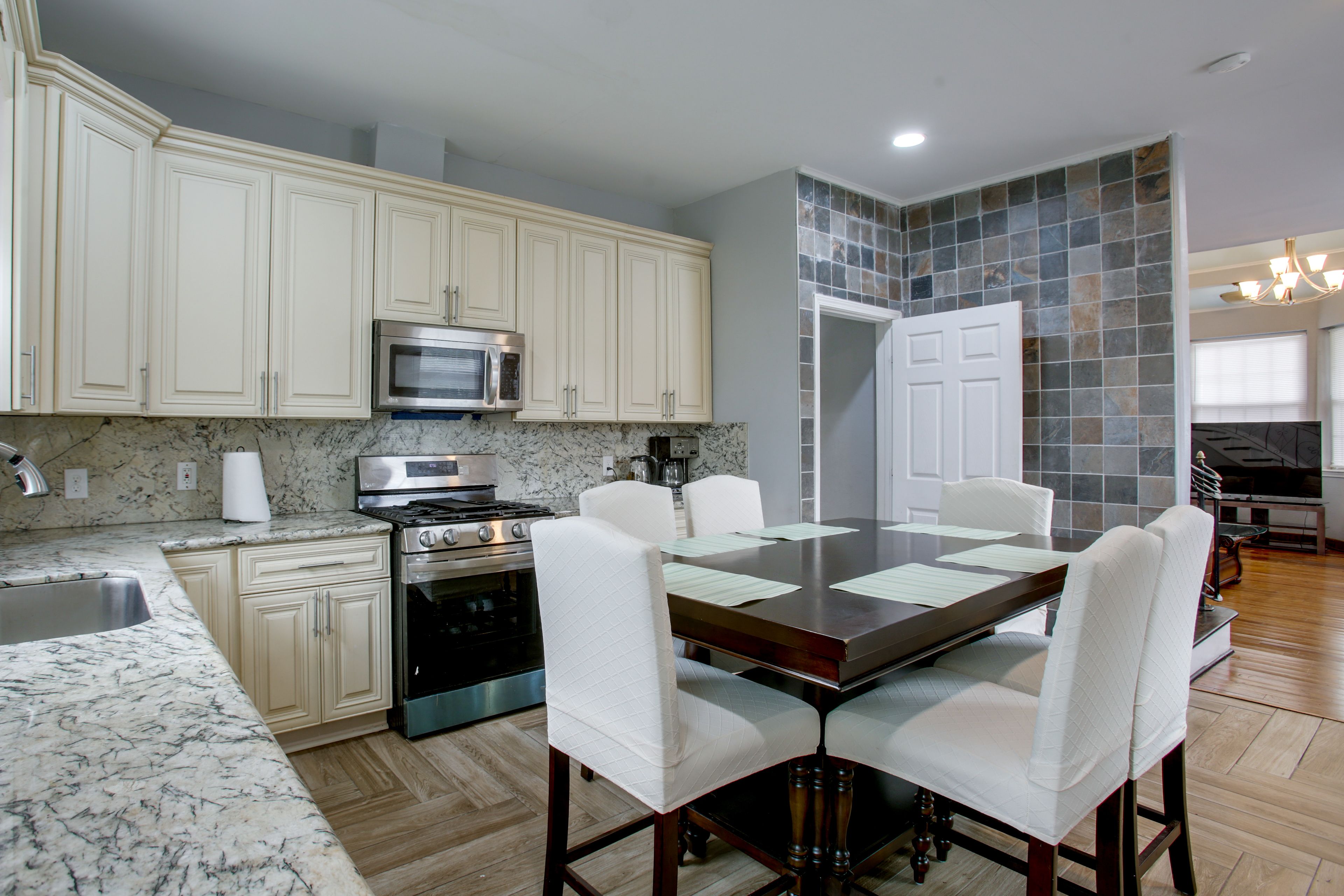 Kitchen | Main Level