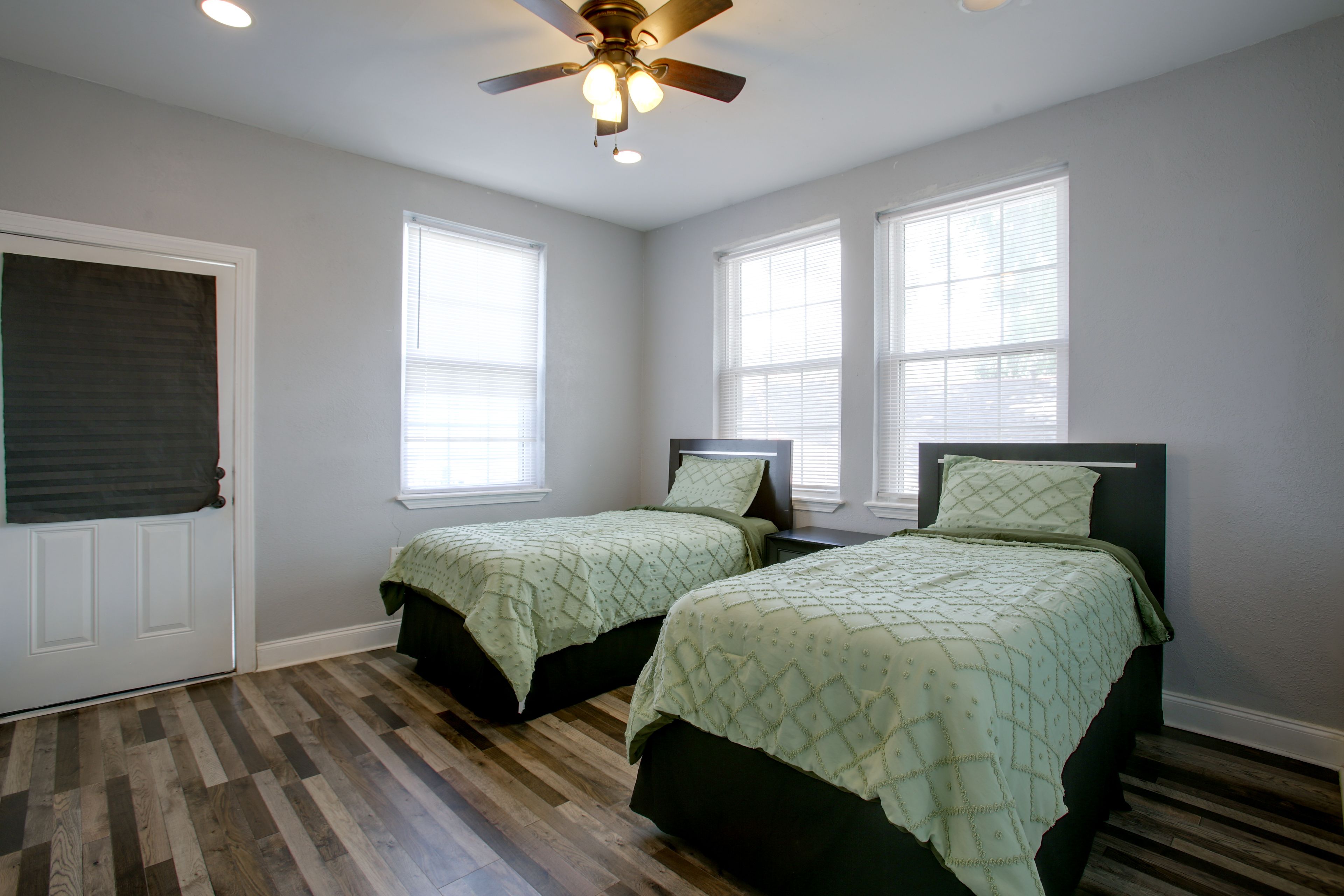 Bedroom | 2 Twin Beds
