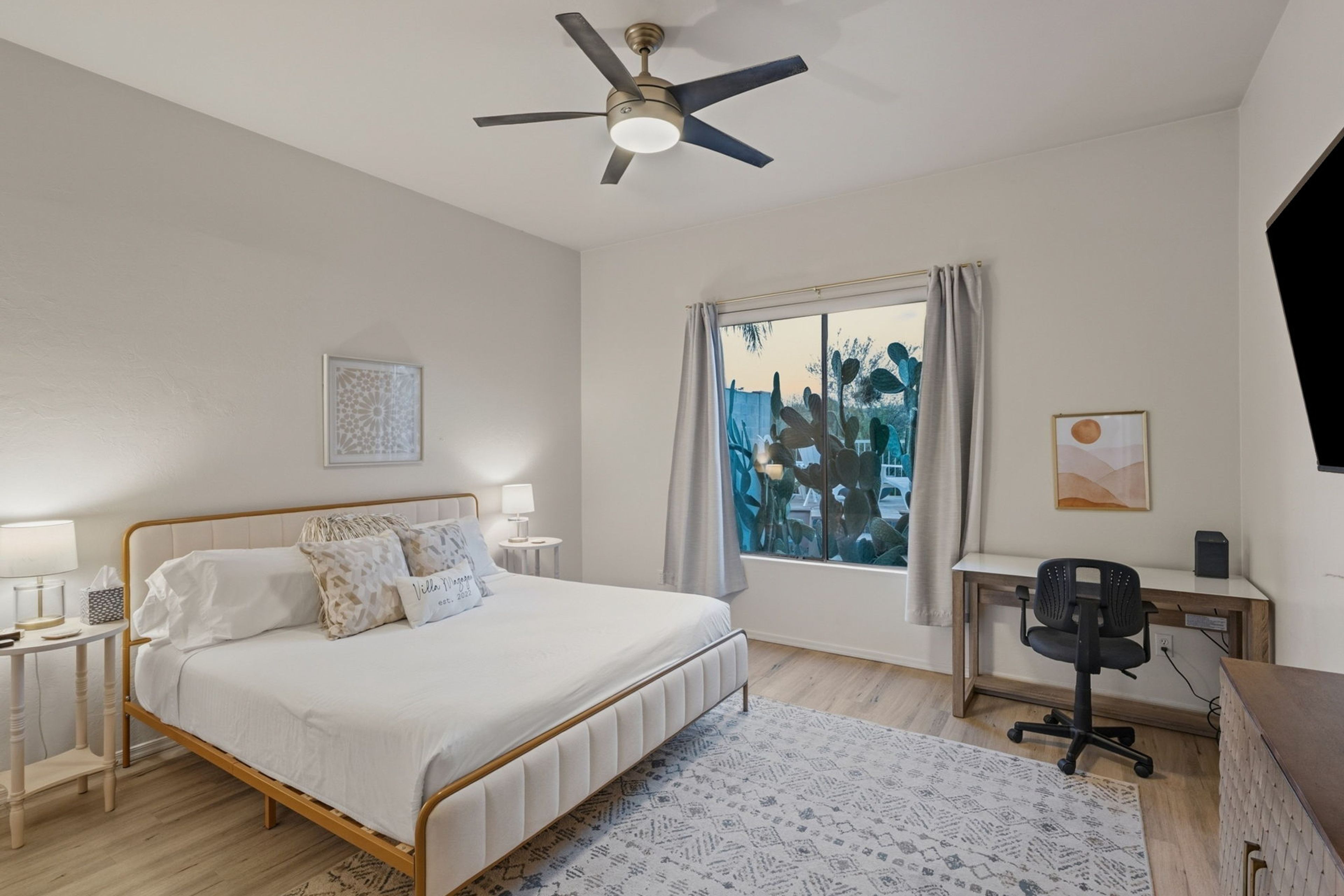 Bedroom 1 | King Bed