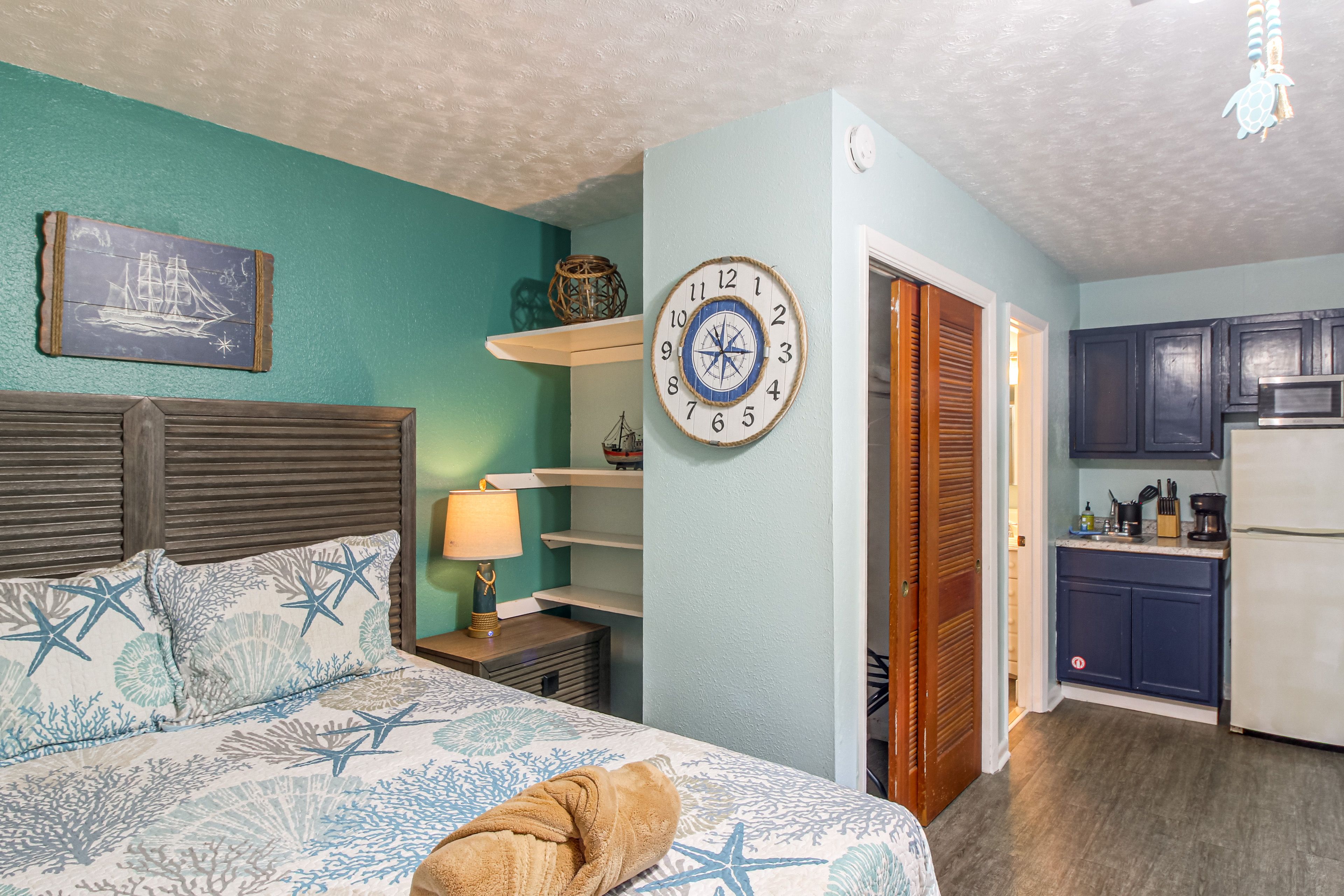 Studio | King Bed | Smart TV