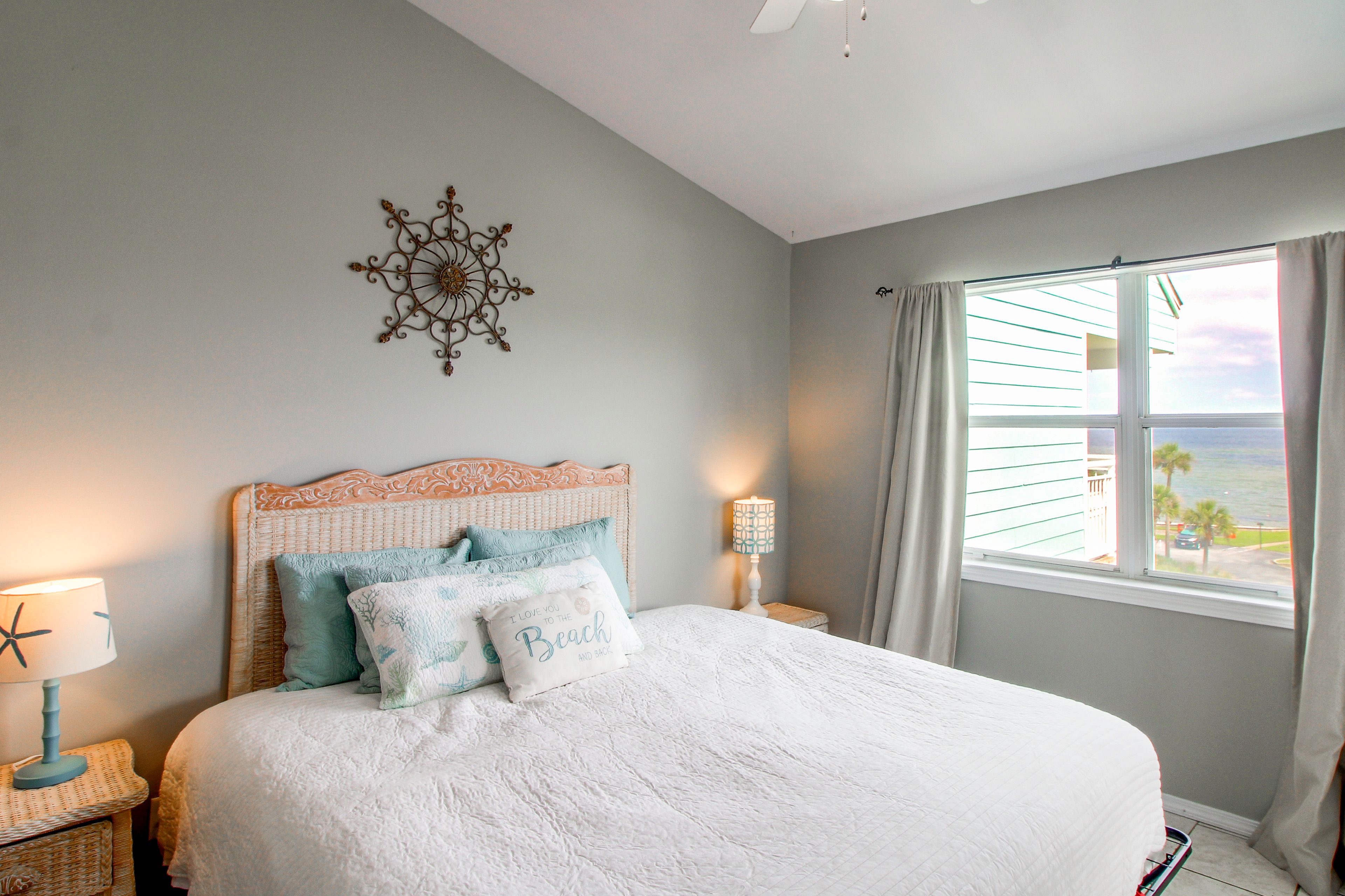 Bedroom 1 | King Bed