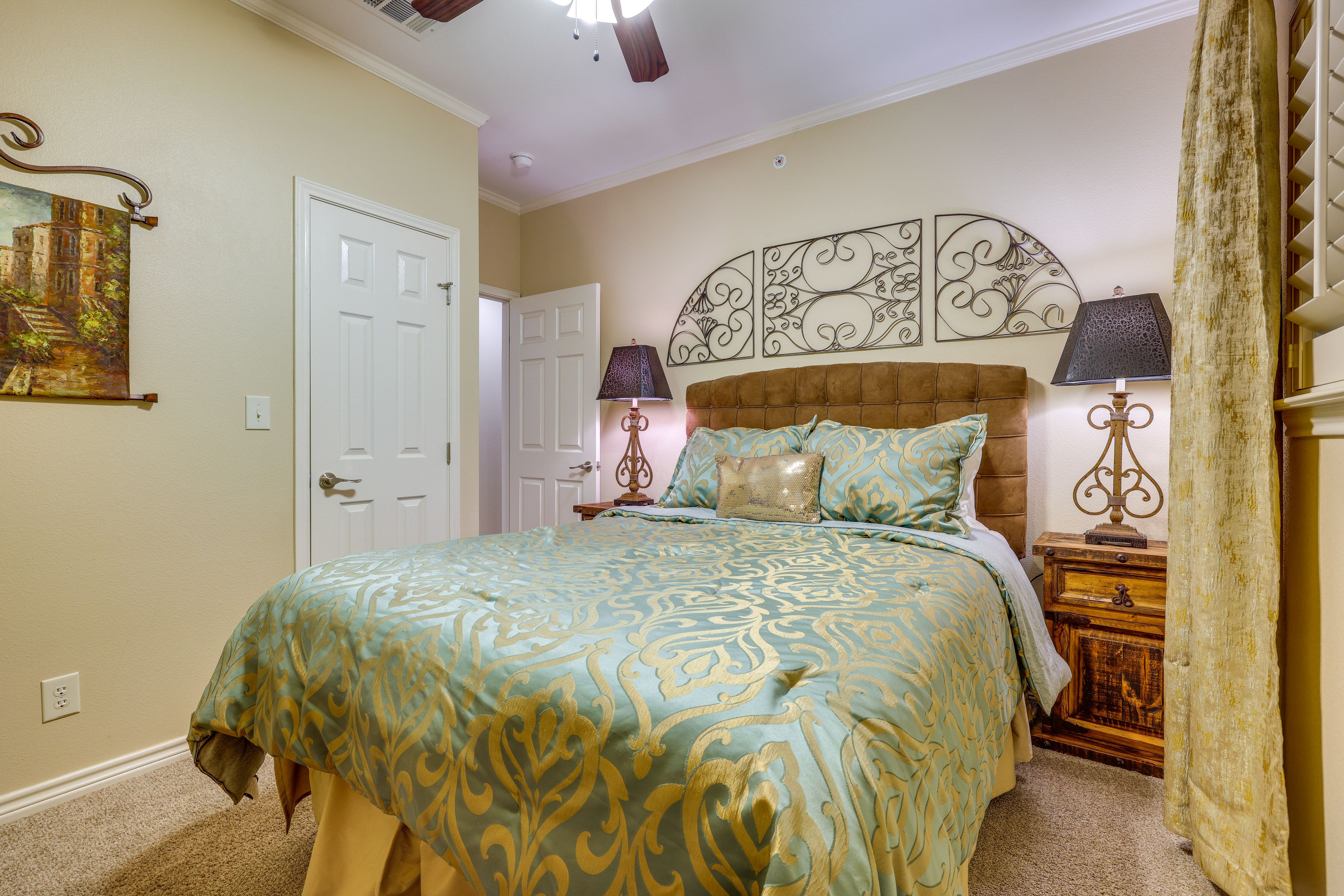 Bedroom 2 | Queen Bed