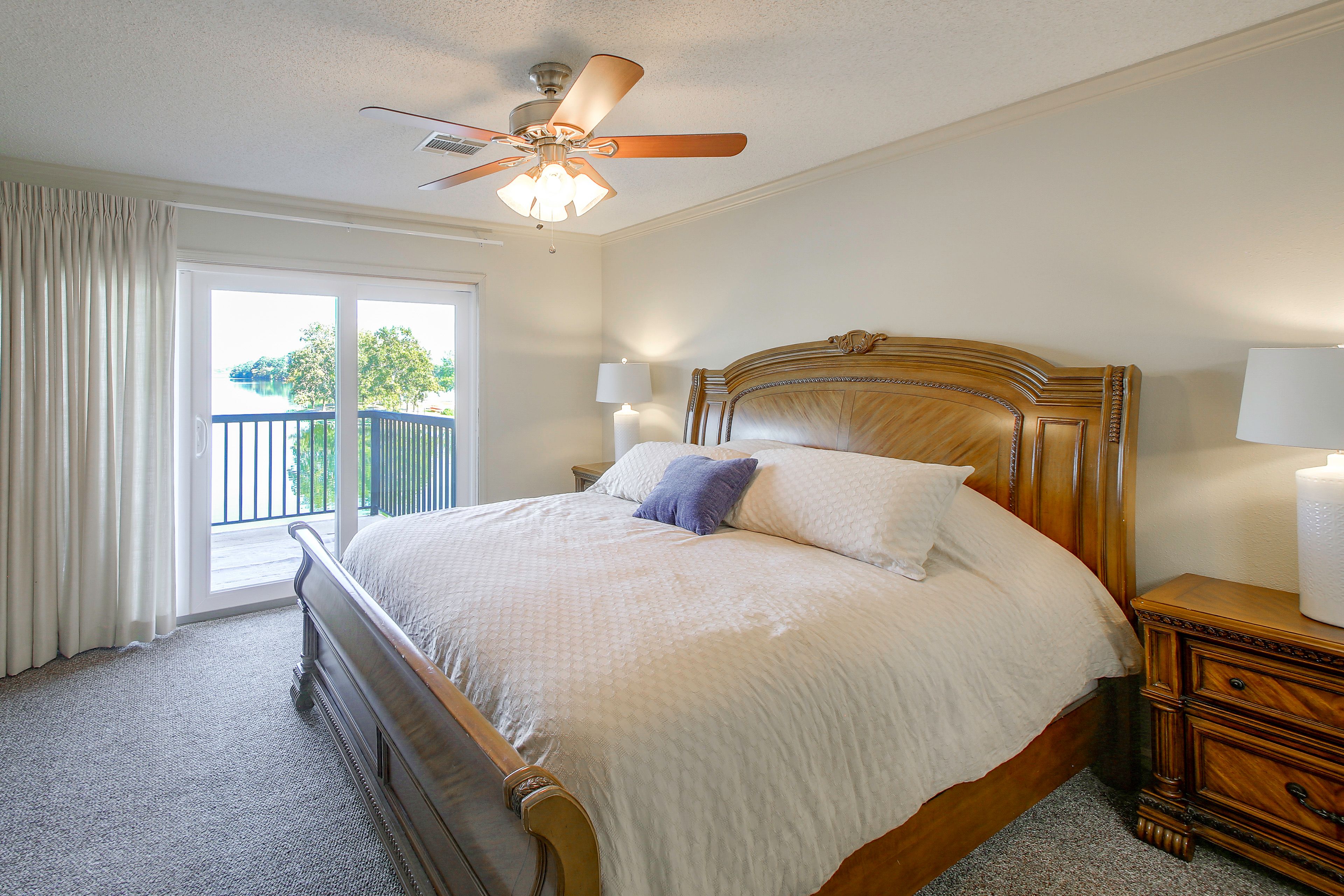 Bedroom | King Bed | Smart TV