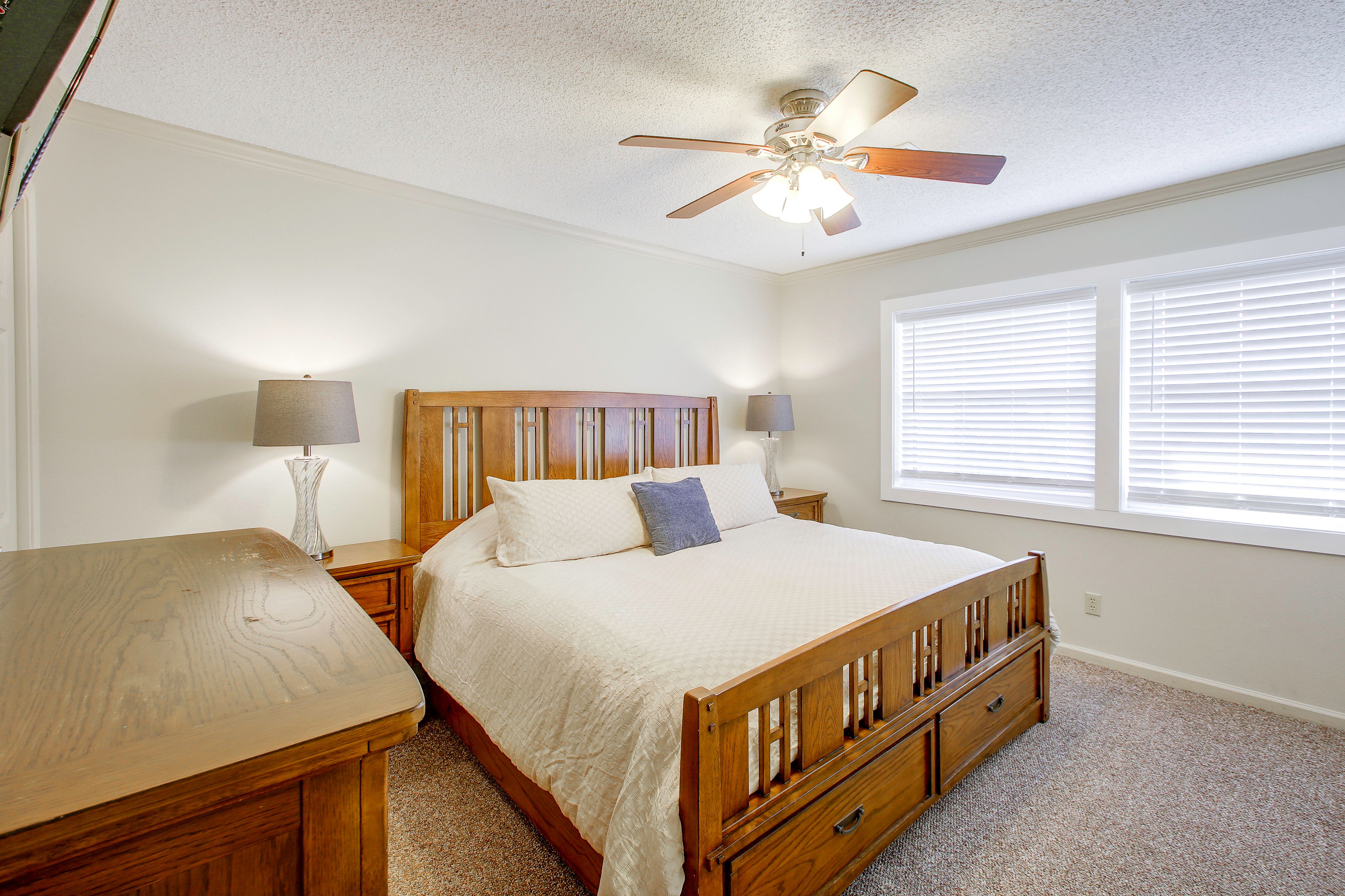 Bedroom | King Bed | Smart TV