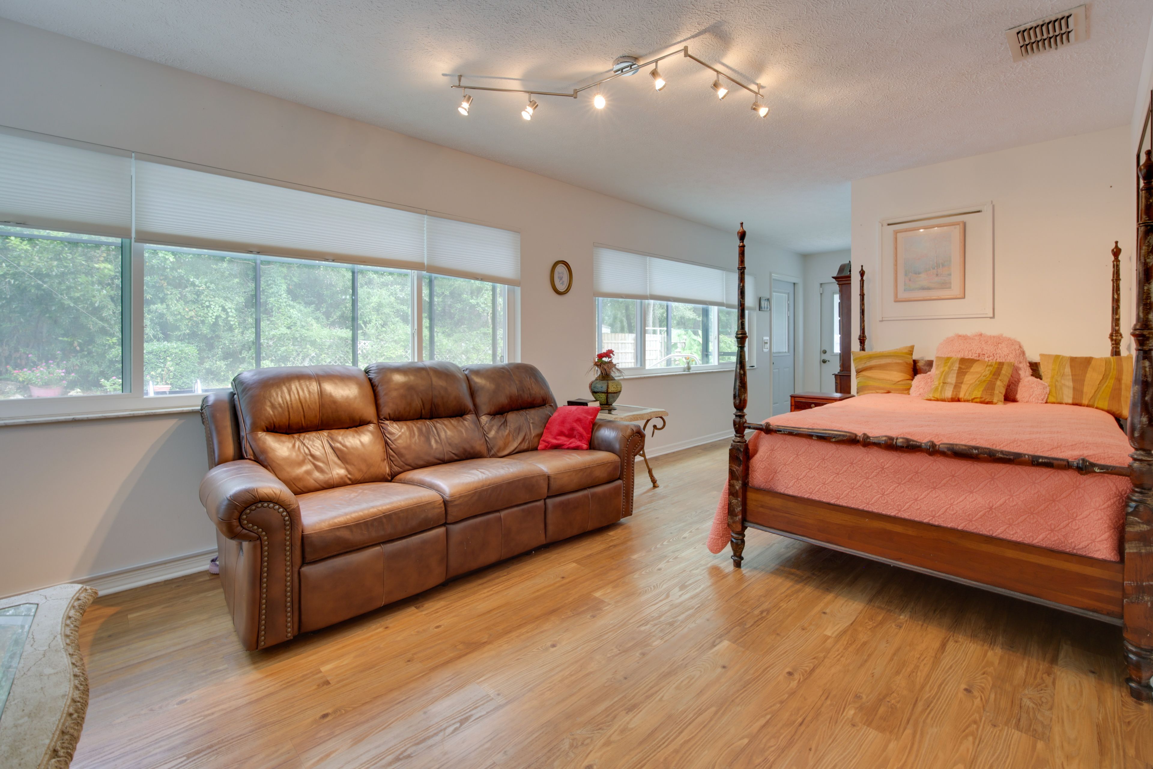 Bedroom 1 | King Bed