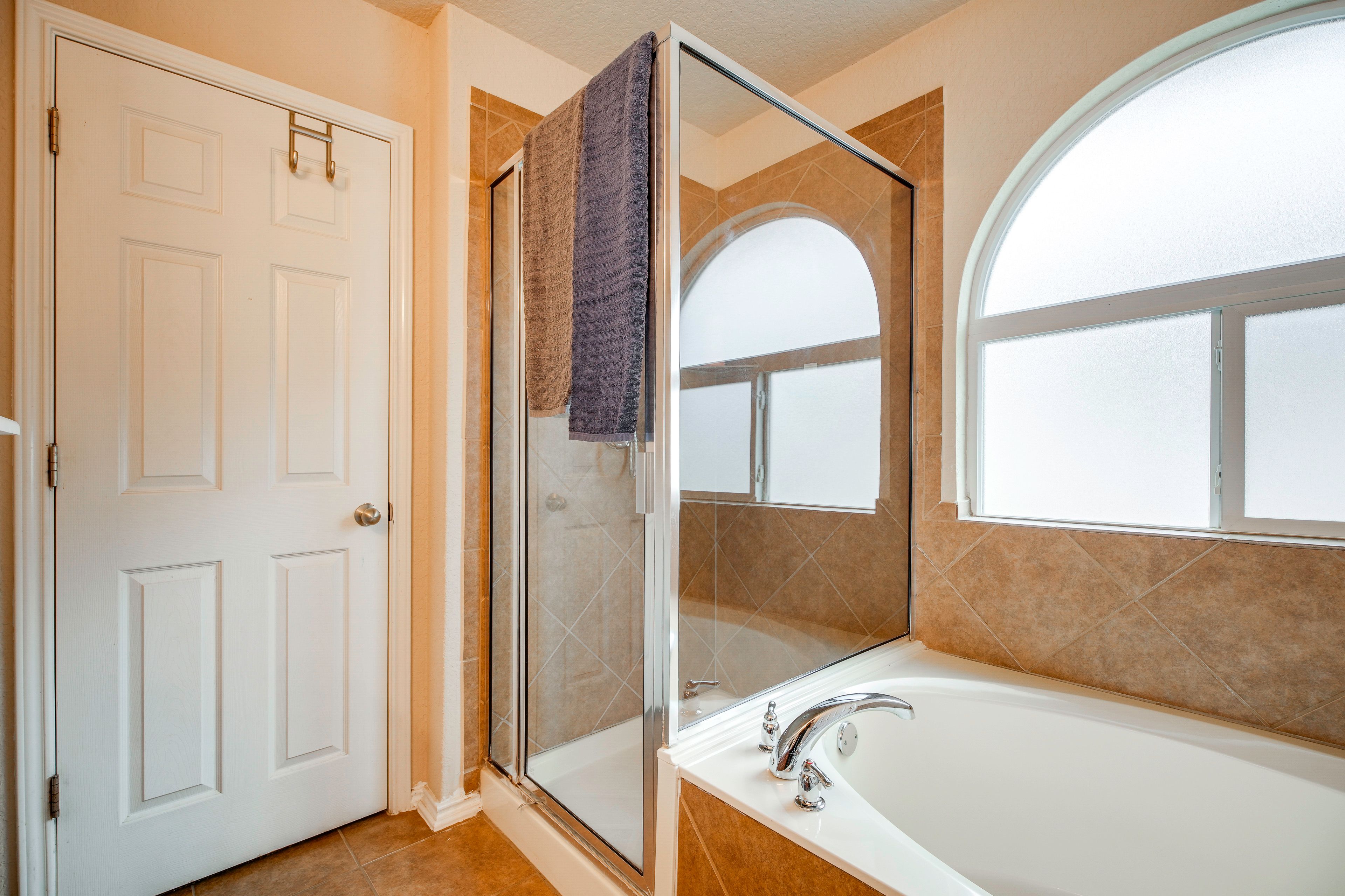 Full Bathroom | 2nd Floor