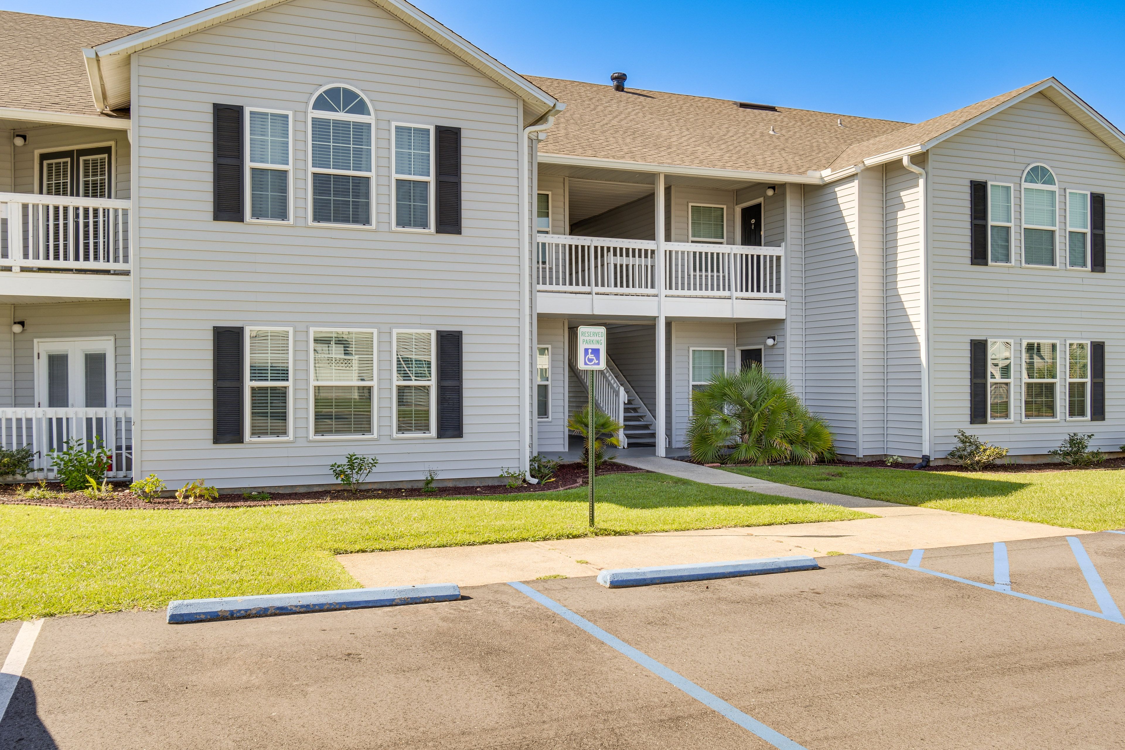 Parking | Community Lot (First-Come, First-Served)